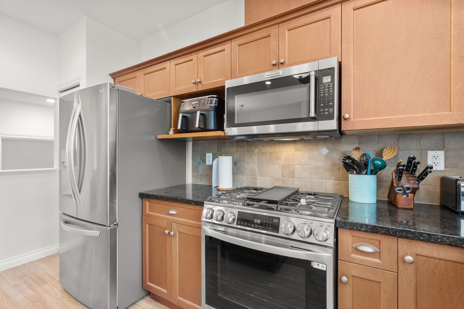 Listing Image 9