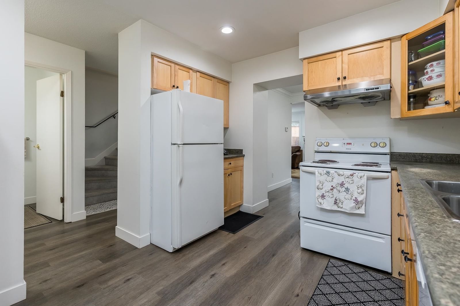 Listing Image 6