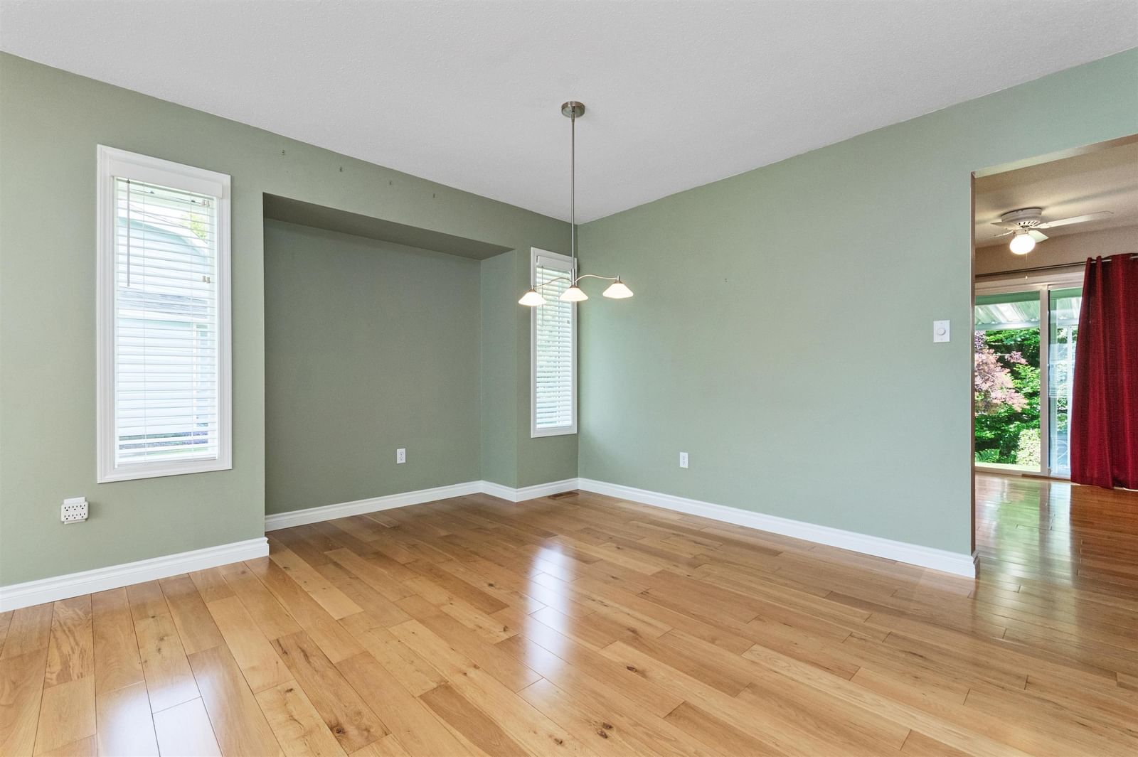 Listing Image 16