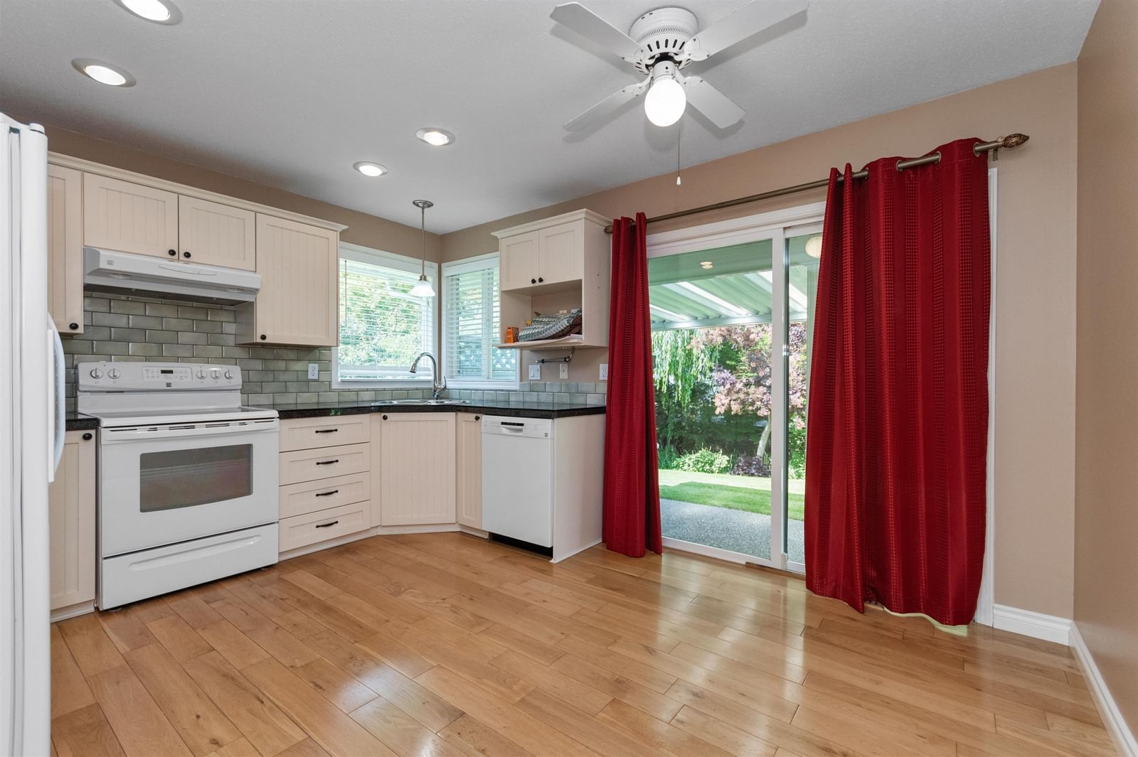 Listing Image 19