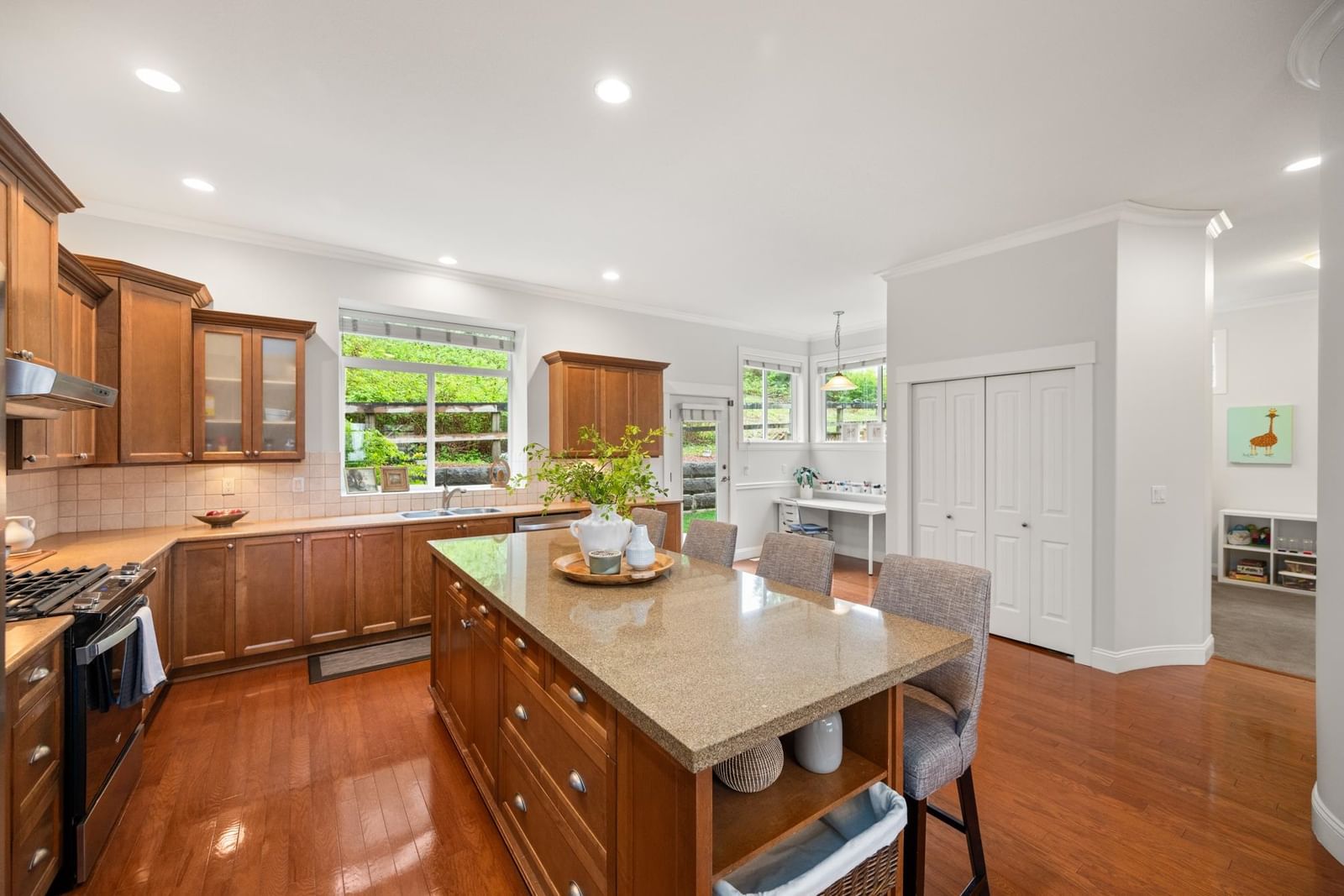 Listing Image 11