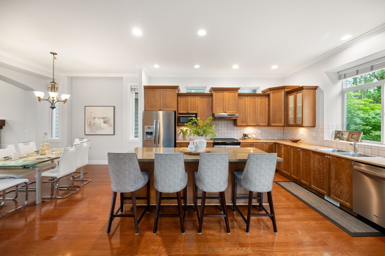 Listing Image 12