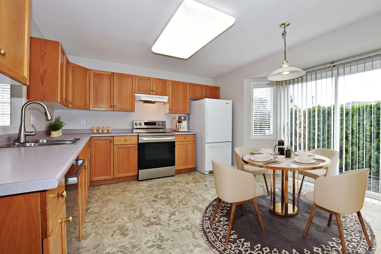 Listing Image 4