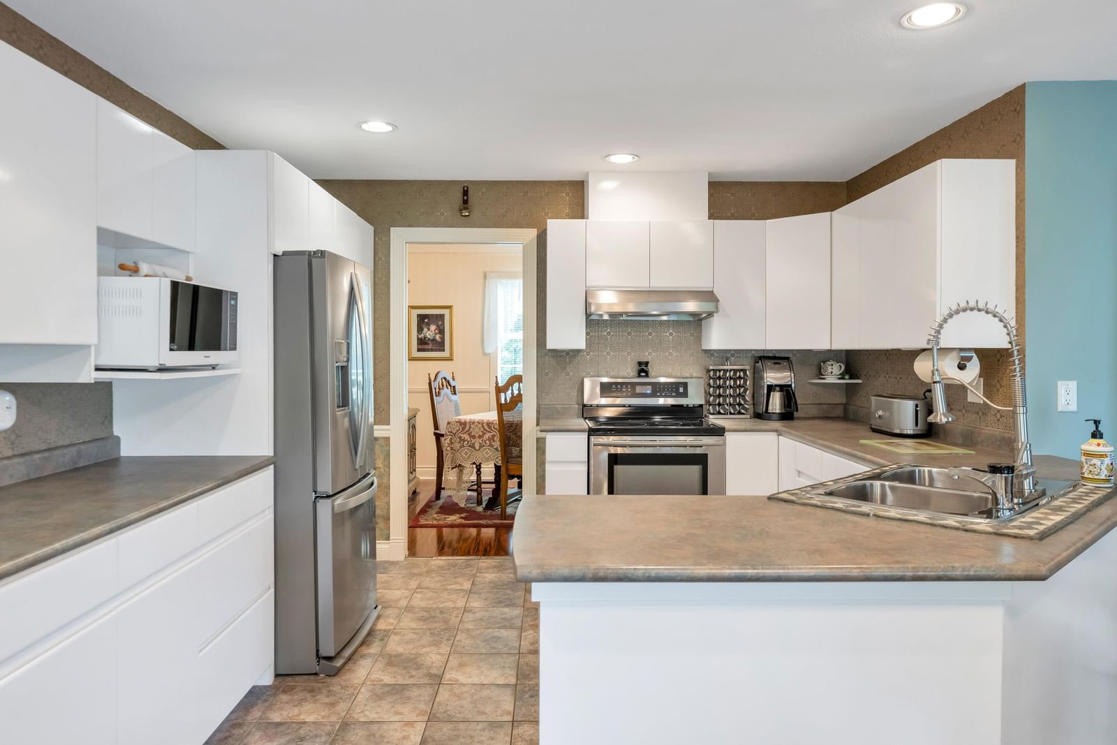 Listing Image 11