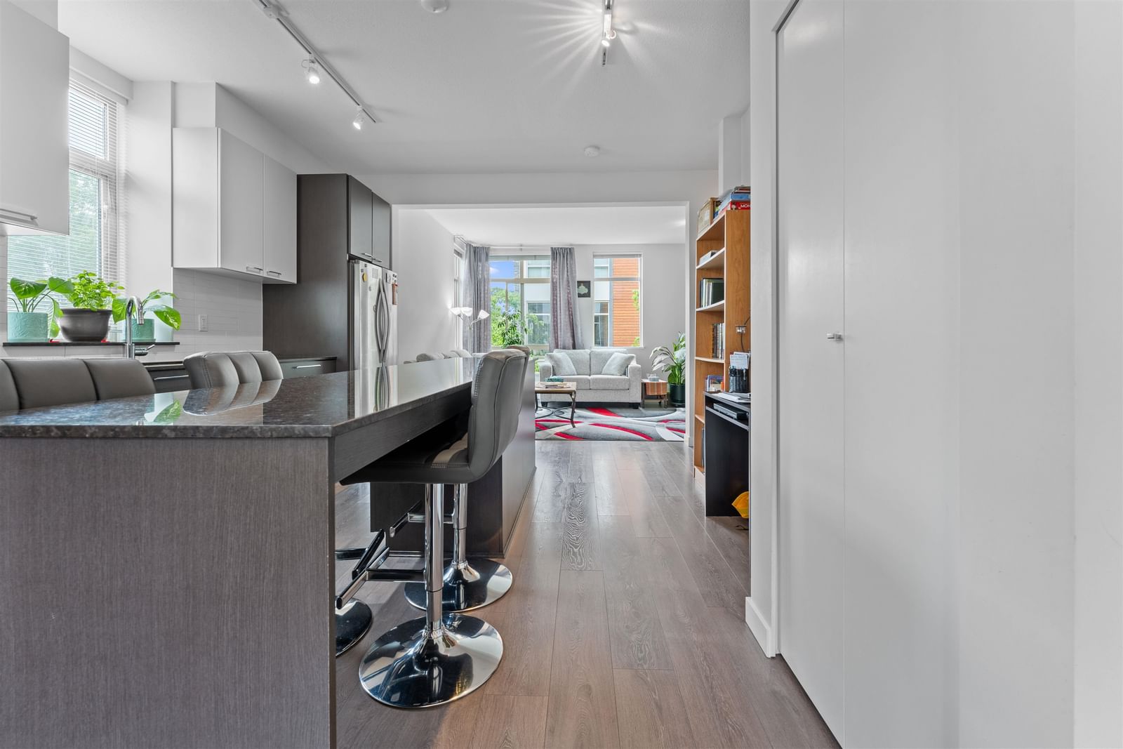 Listing Image 9