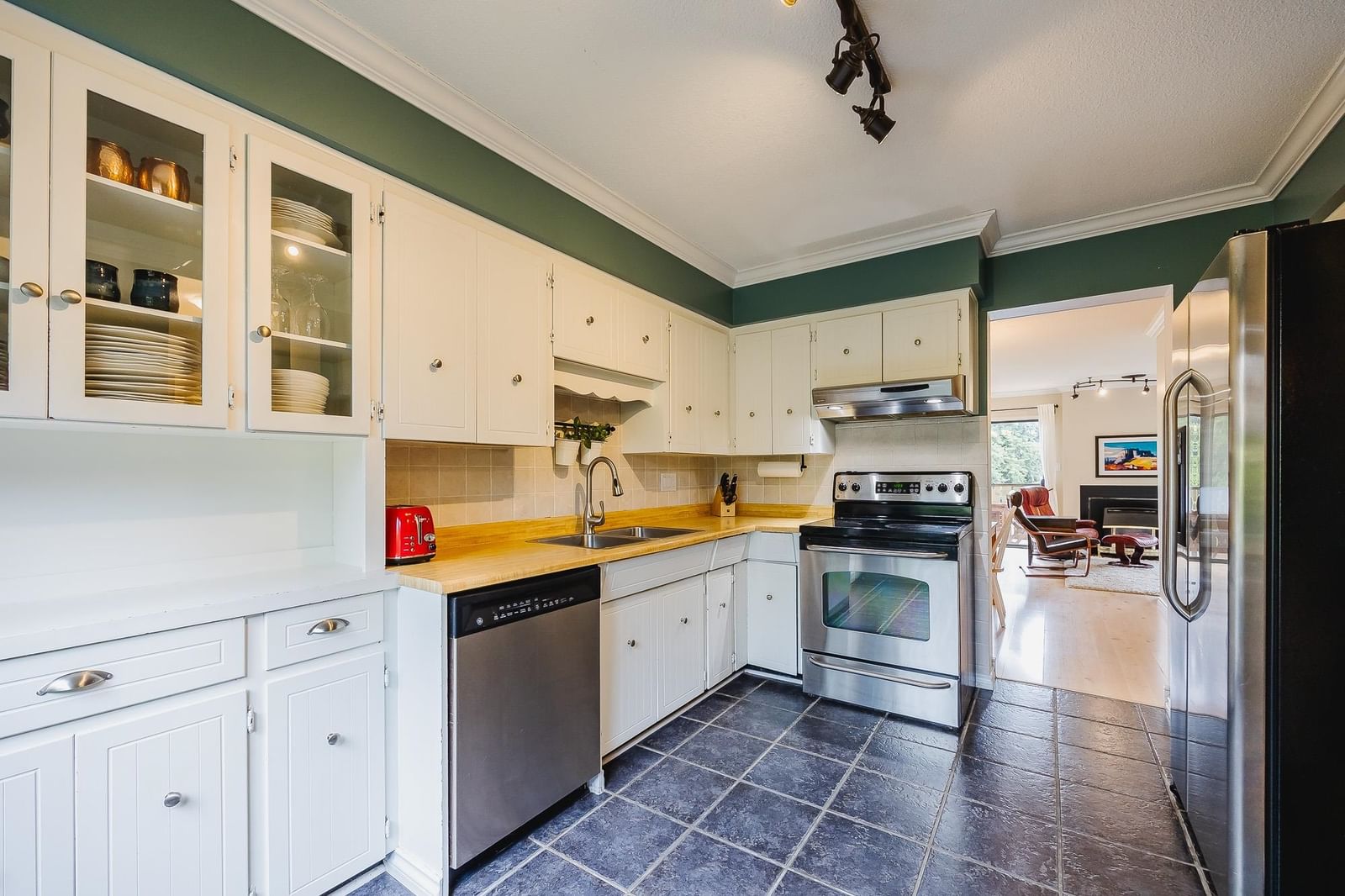 Listing Image 9