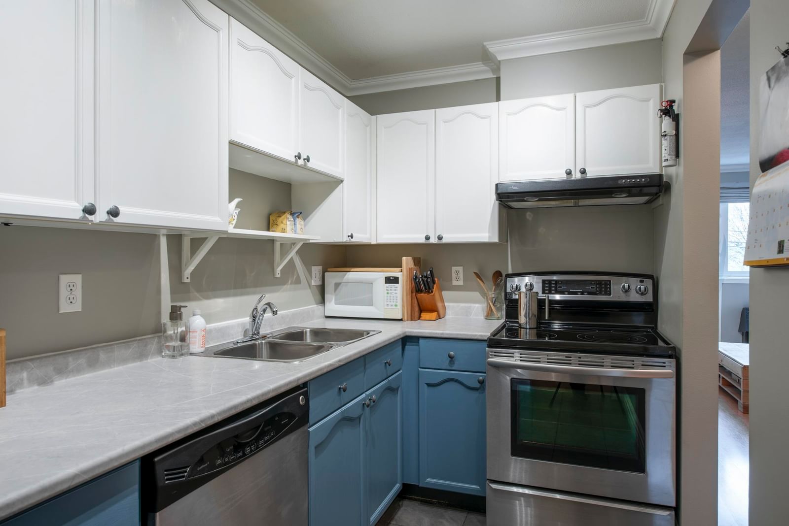 Listing Image 5