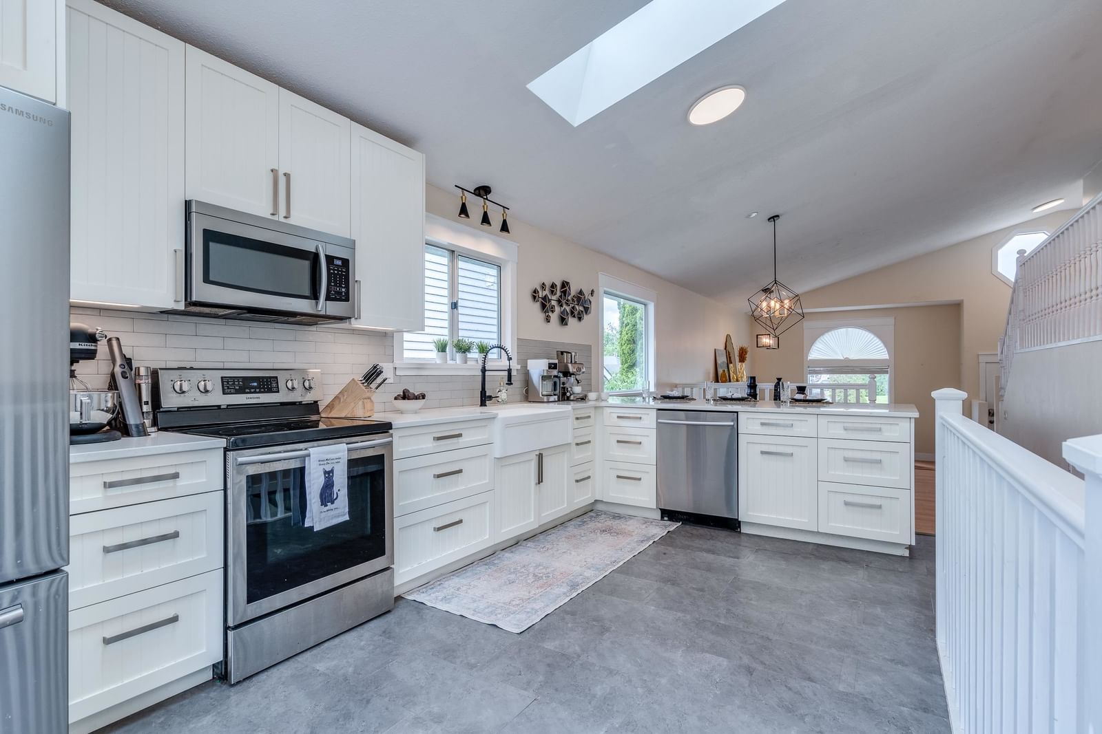 Listing Image 11