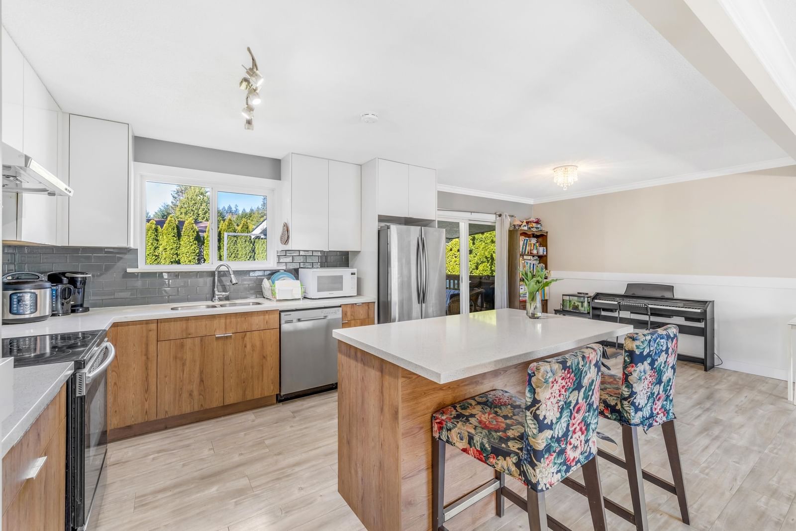 Listing Image 11
