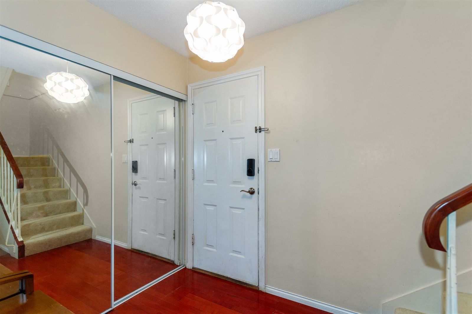 Listing Image 4