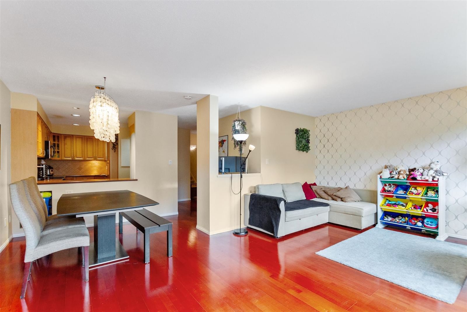 Listing Image 5