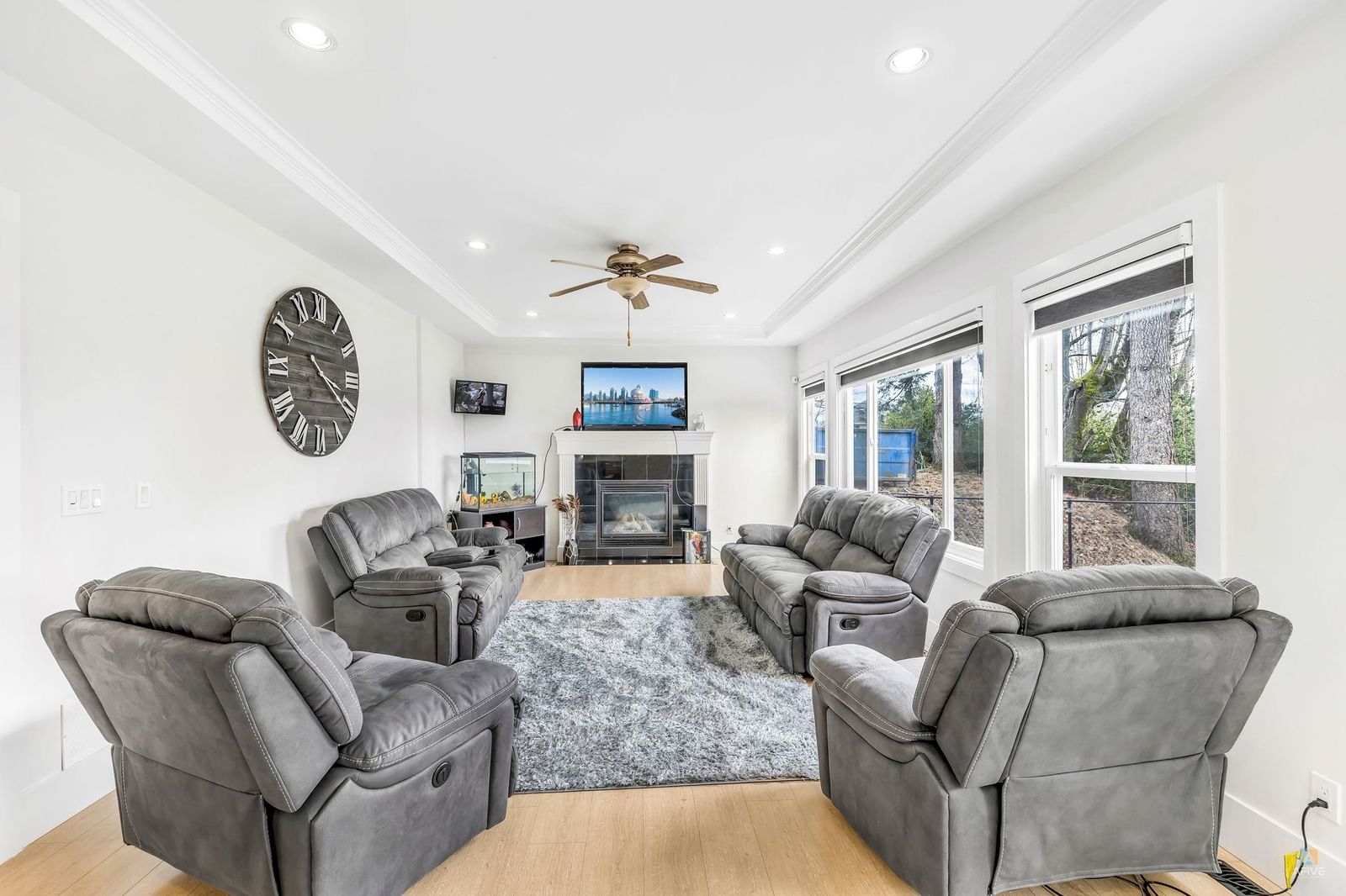 Listing Image 12