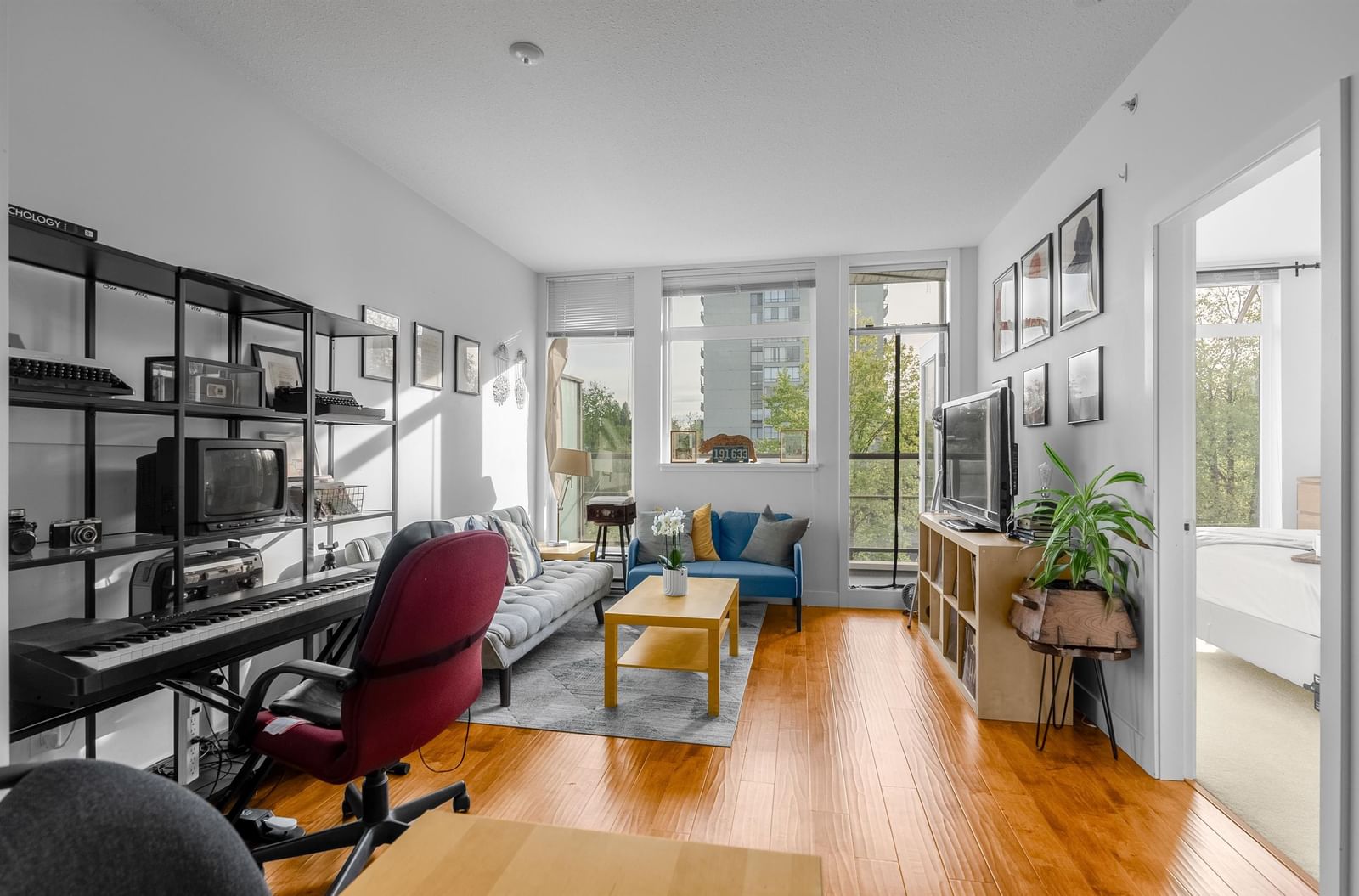 Listing Image 5