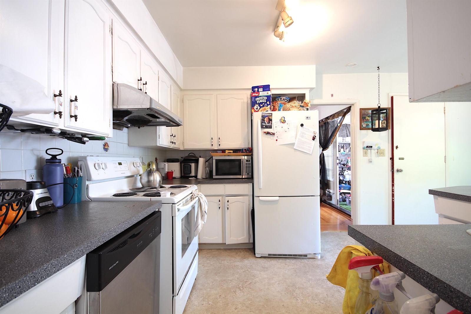 Listing Image 4