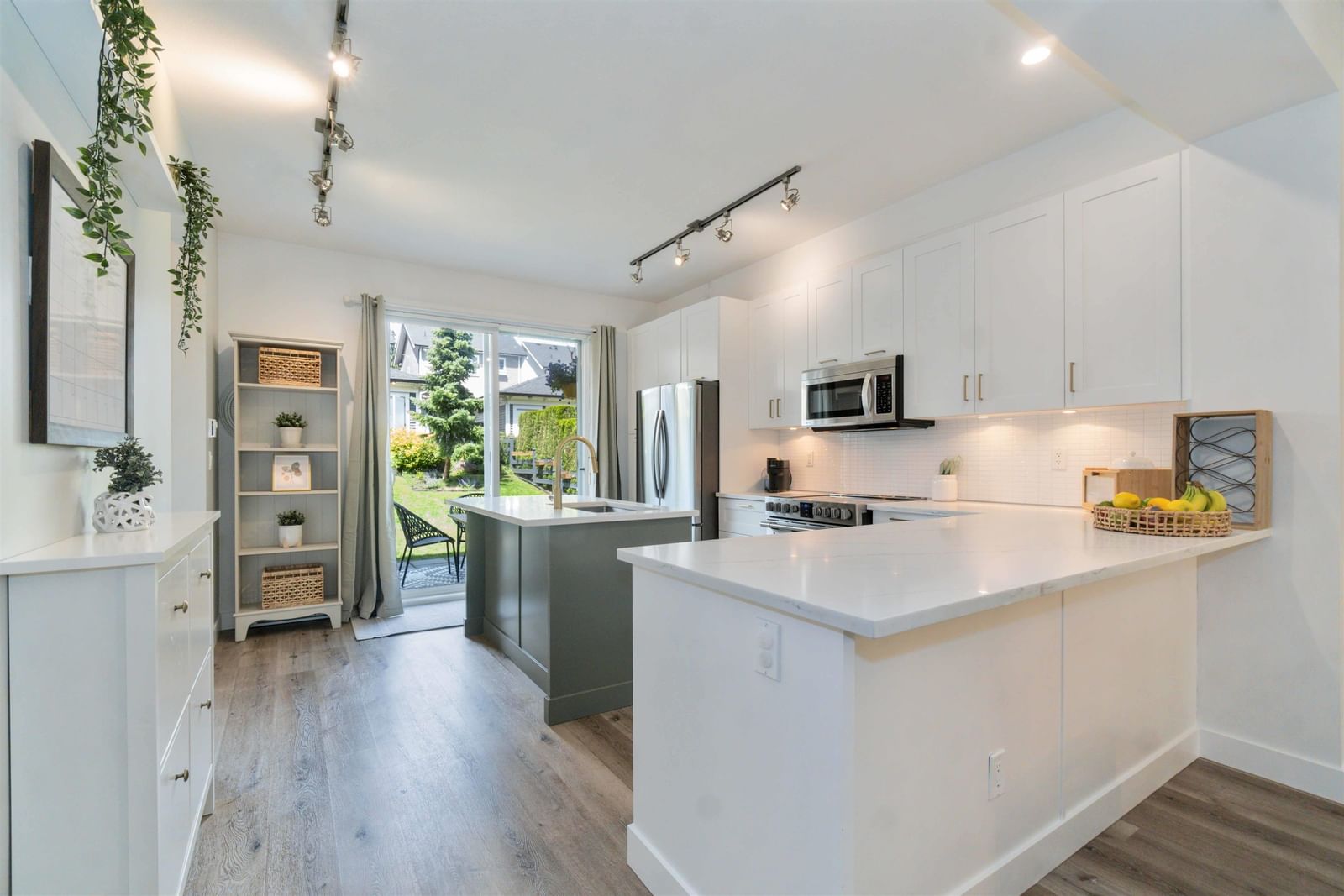 Listing Image 10
