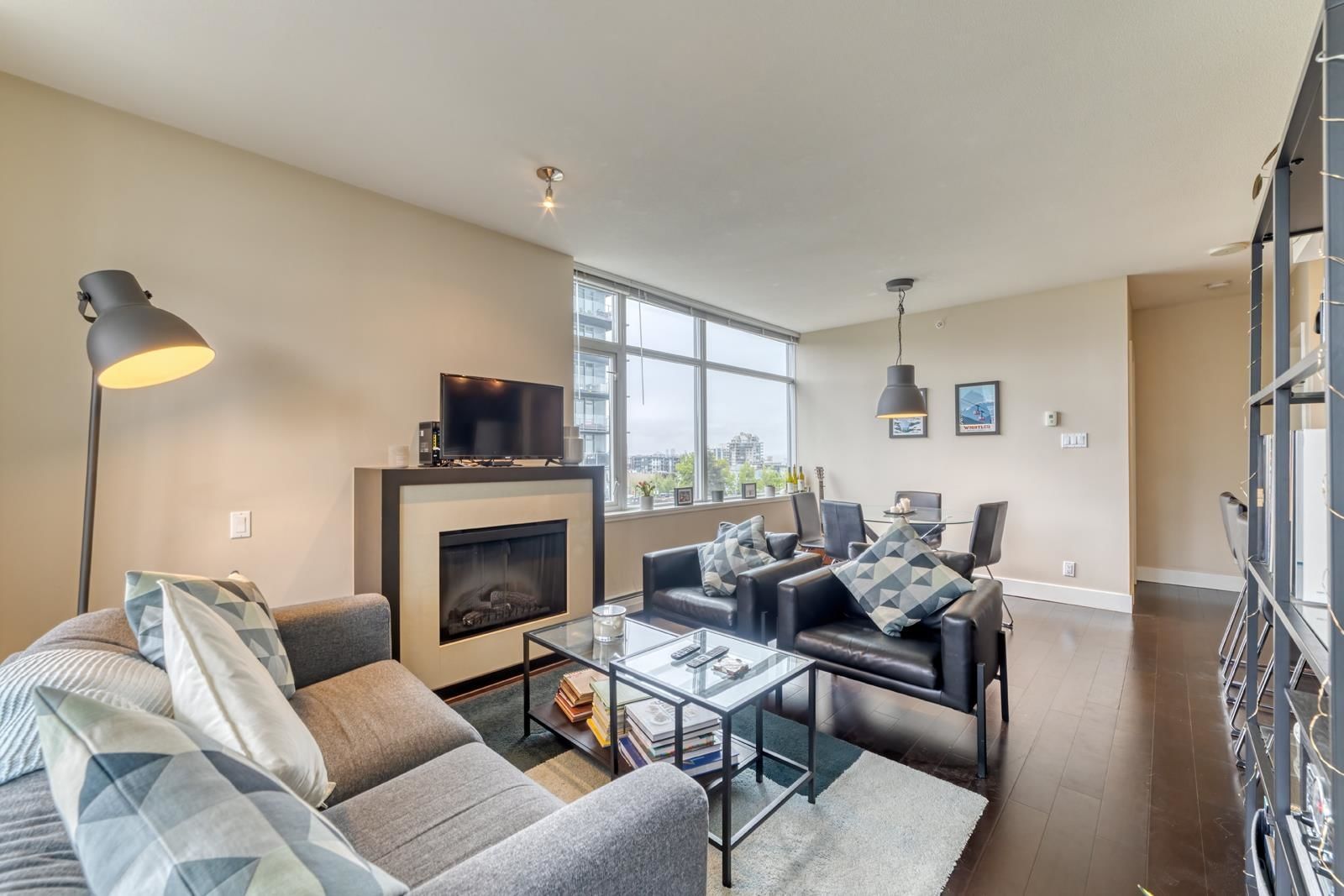 Listing Image 5