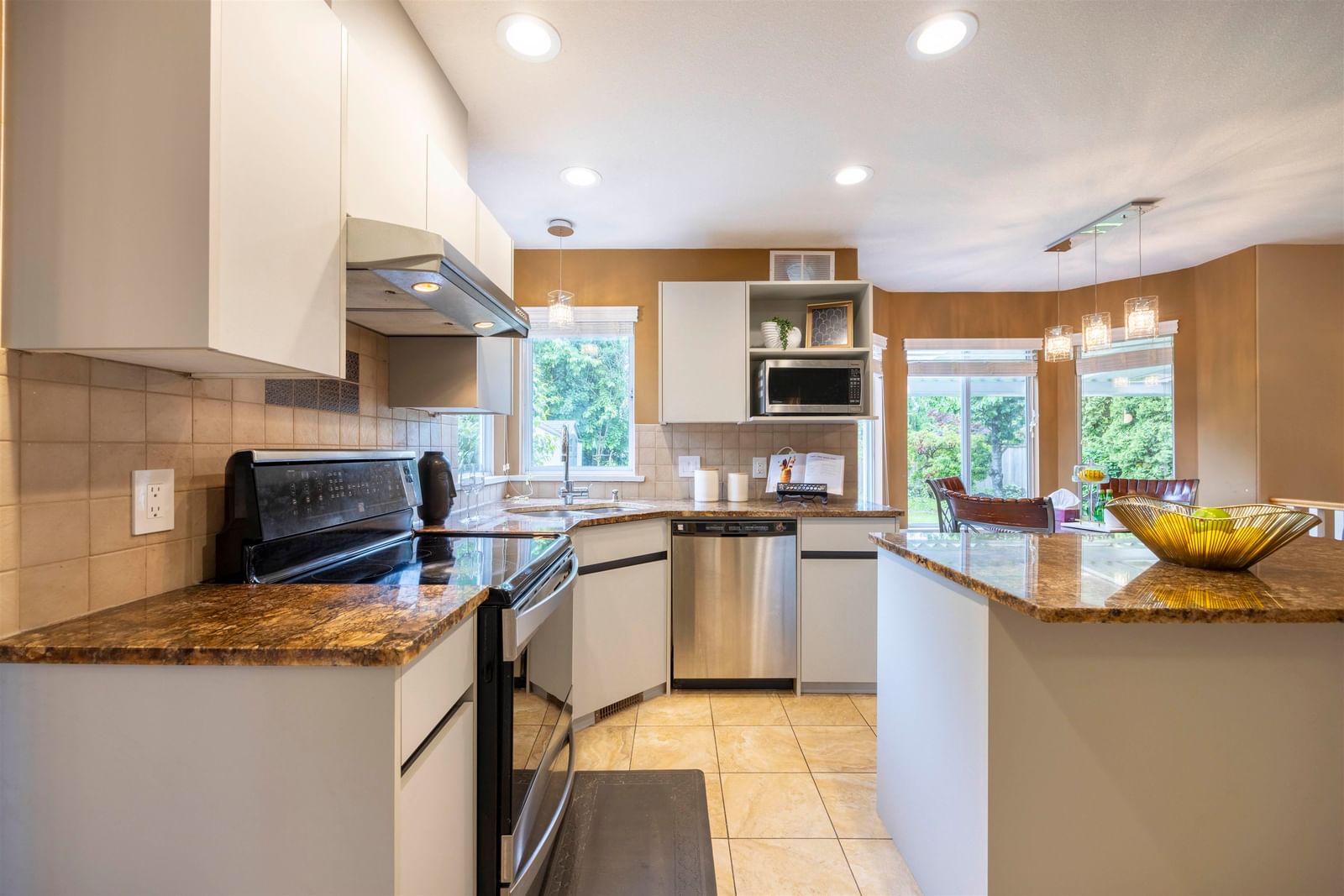 Listing Image 11