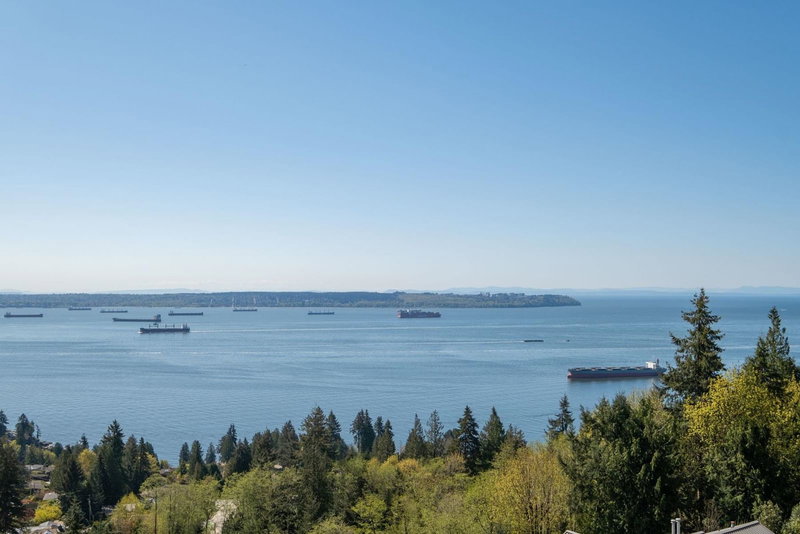 801 - 3315 Cypress Place, West Vancouver, V7S 3J7 | Image 2