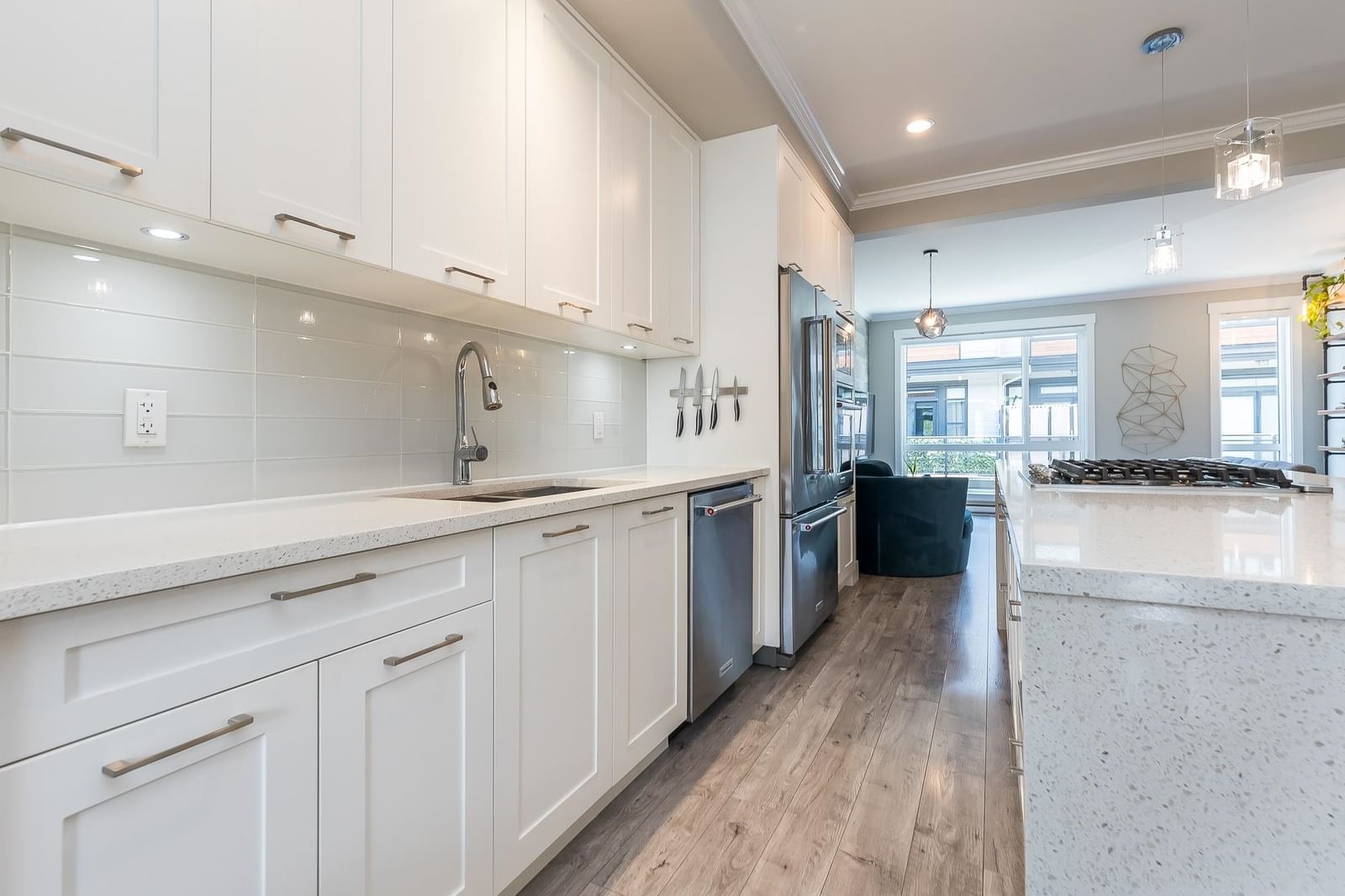 Listing Image 10