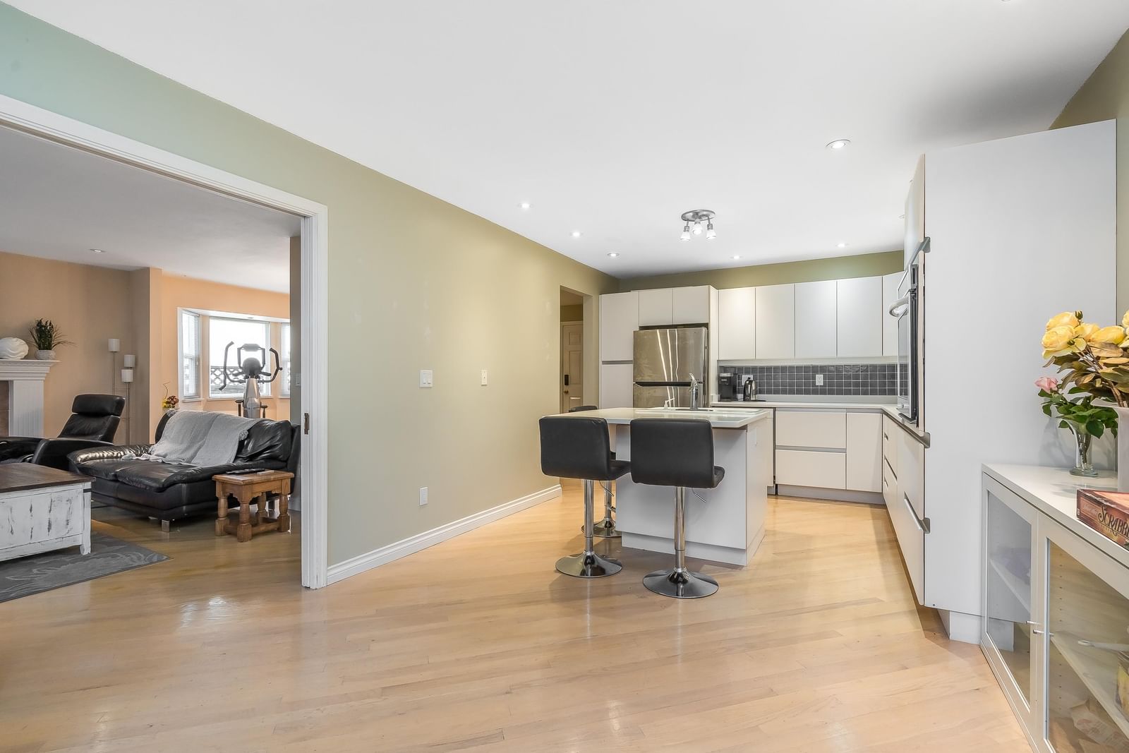 Listing Image 10
