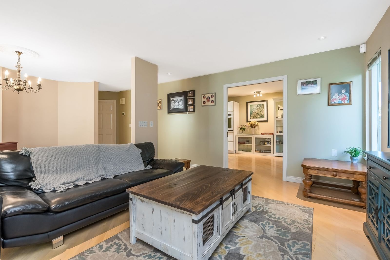 Listing Image 17
