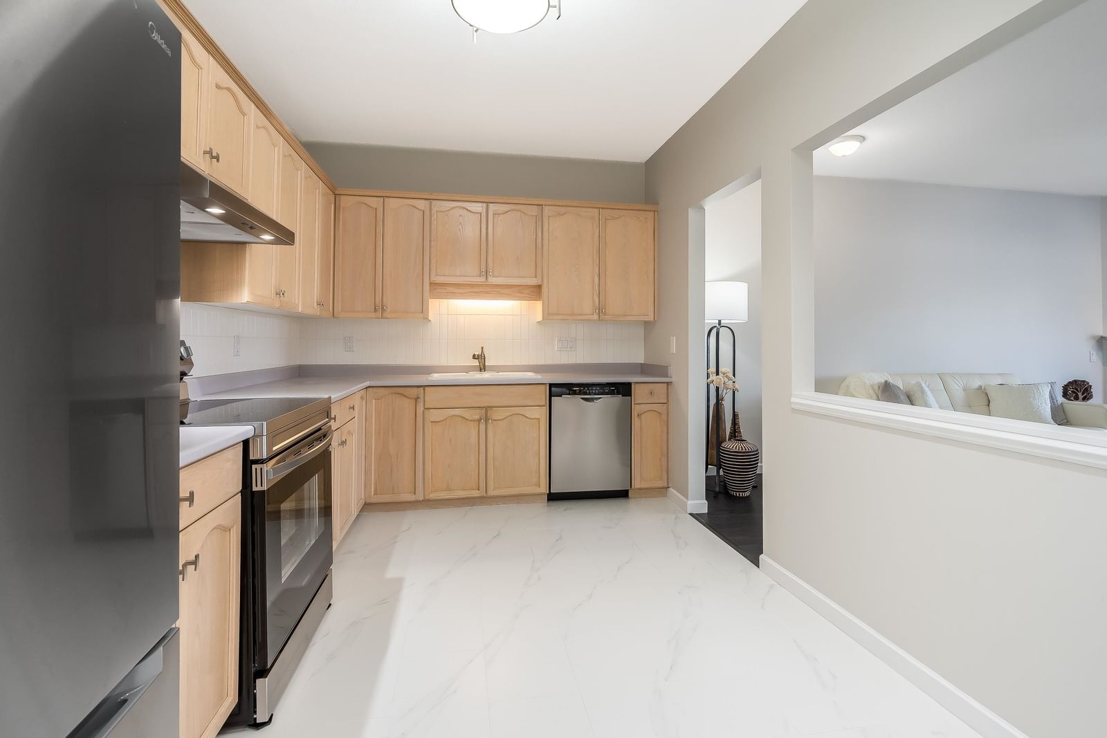 Listing Image 10
