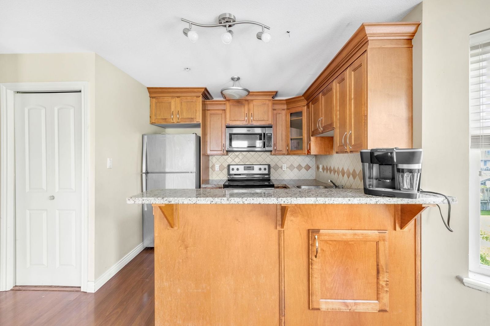 Listing Image 12