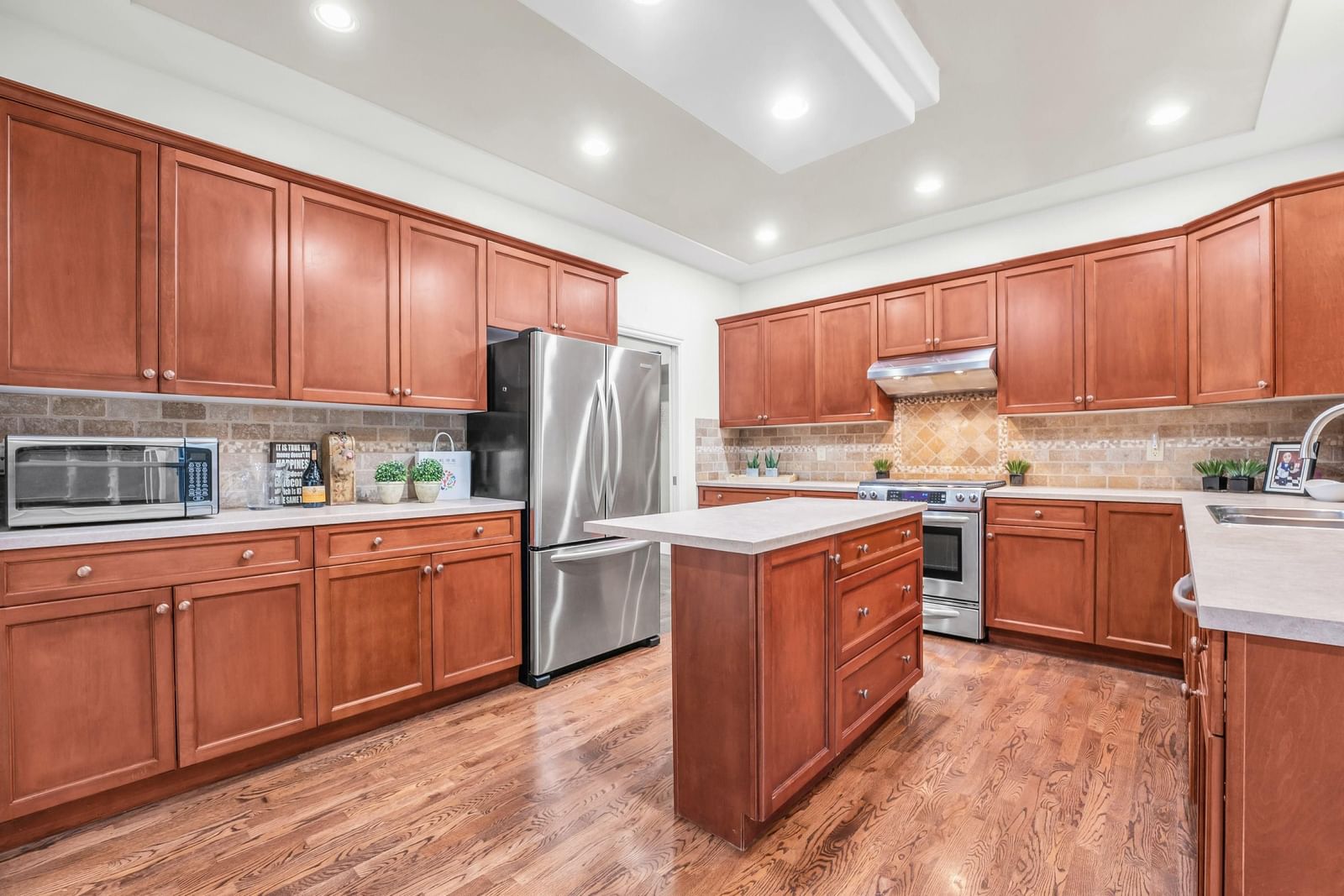 Listing Image 11