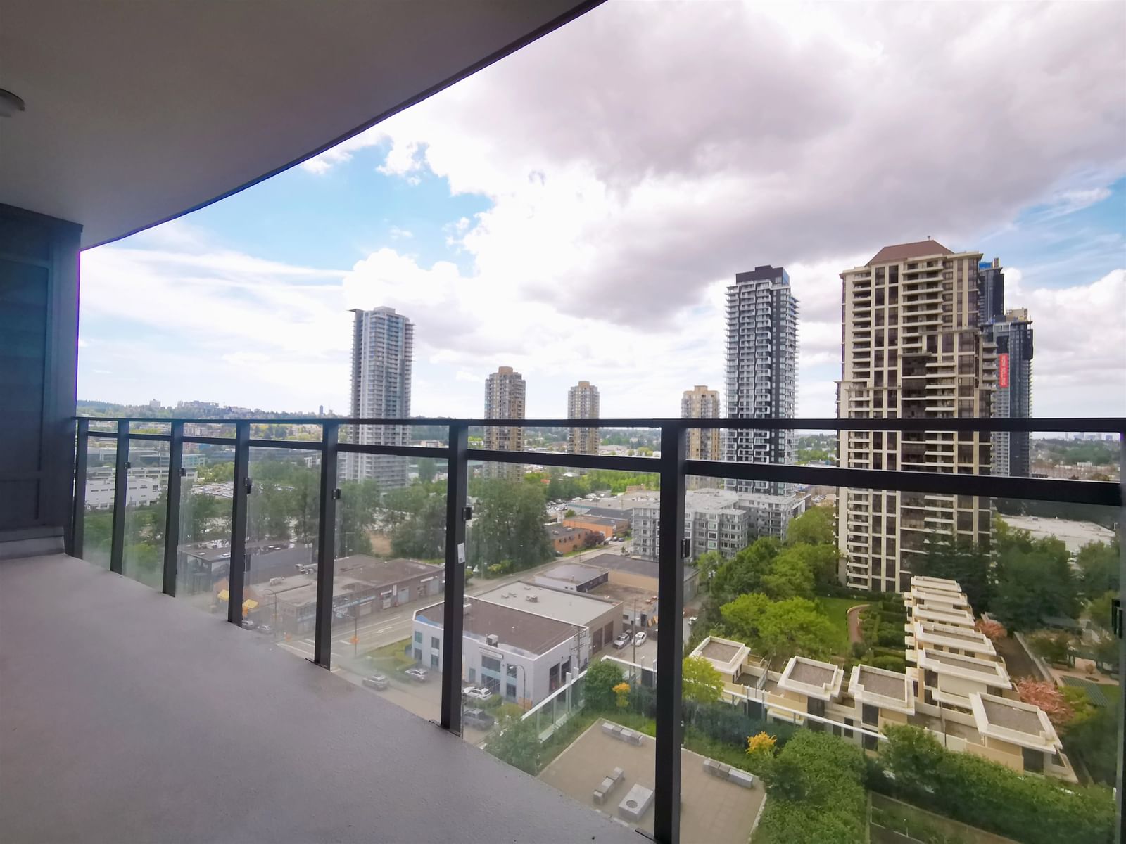 Listing Image 9