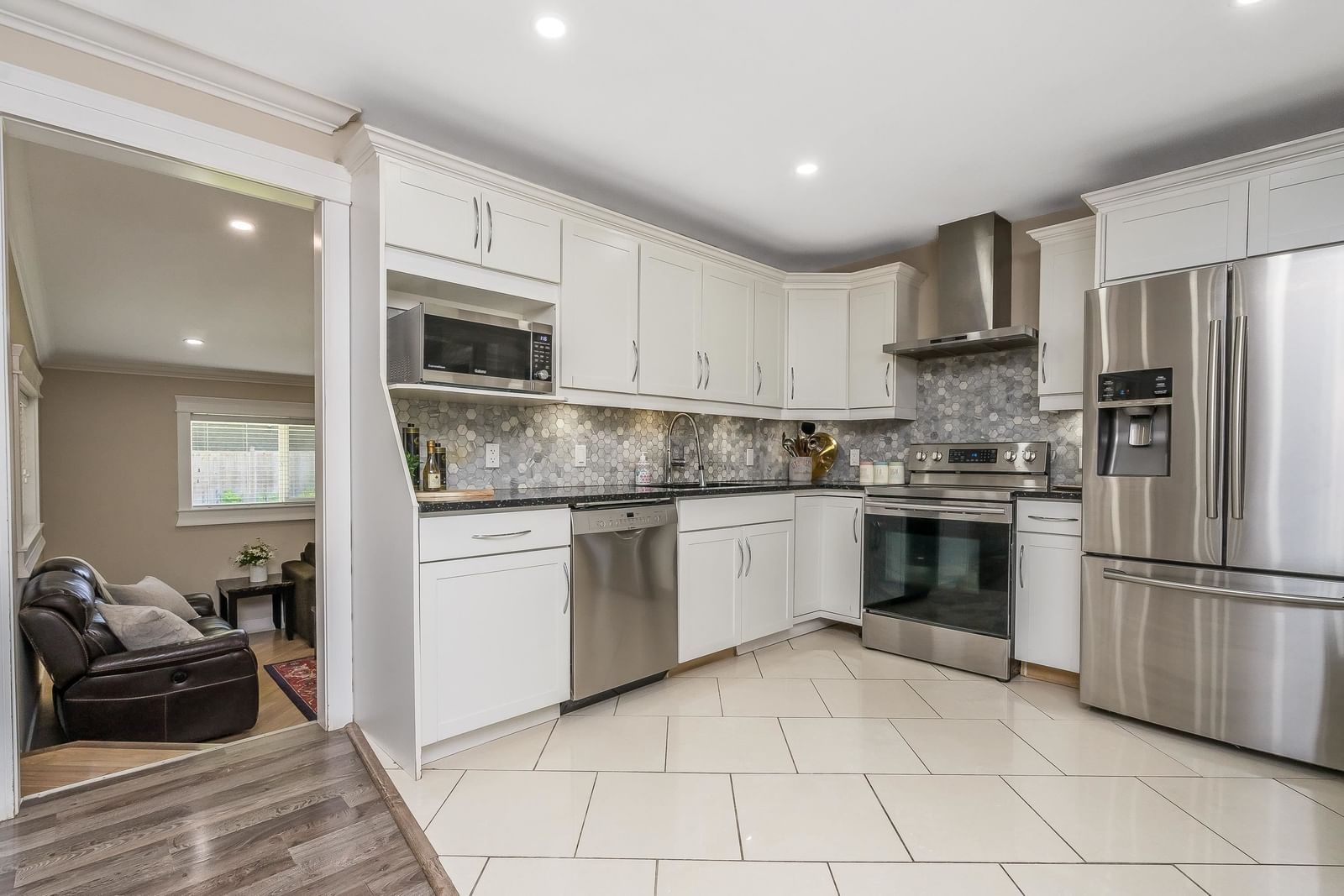 Listing Image 12