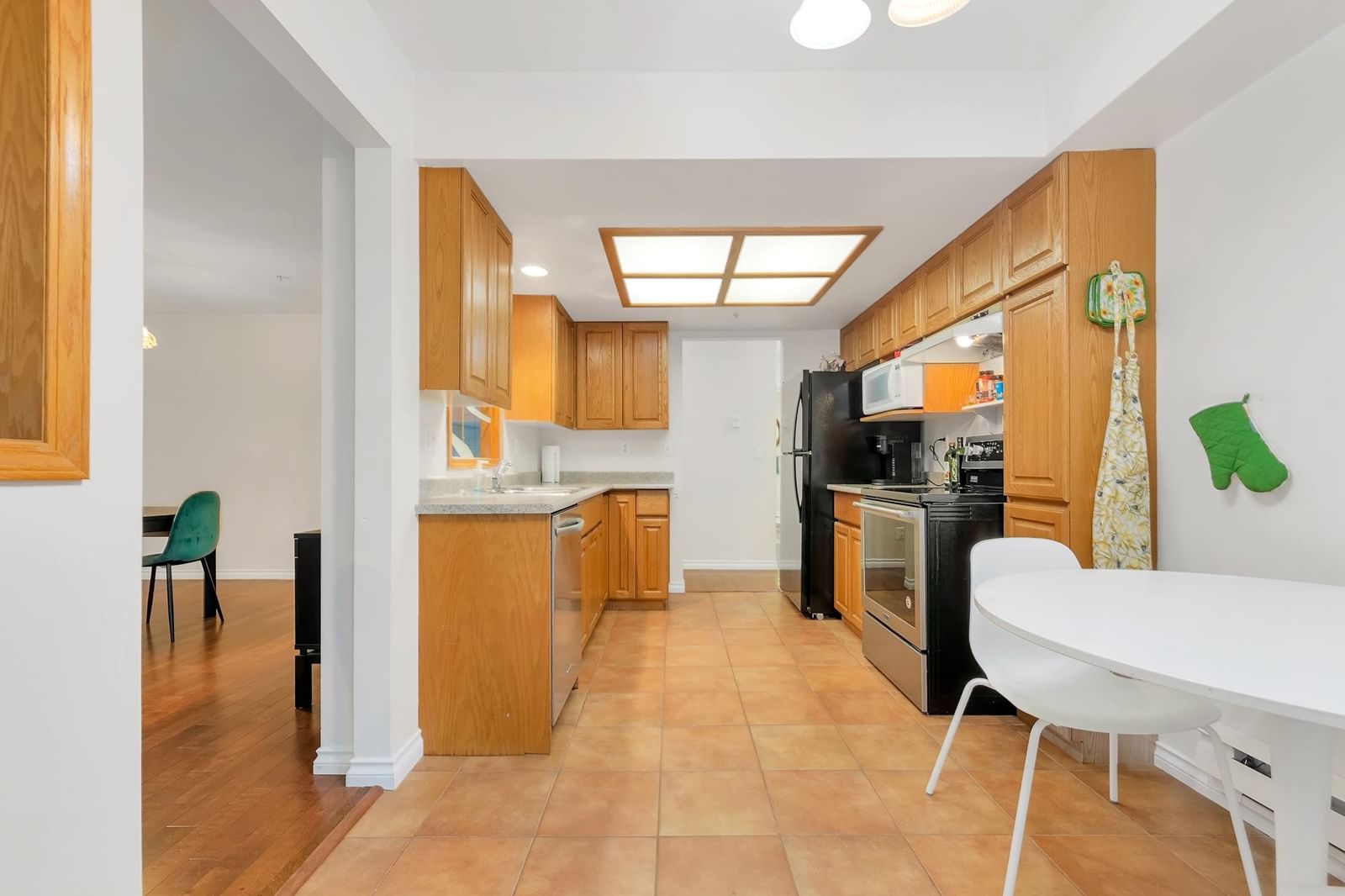 Listing Image 10