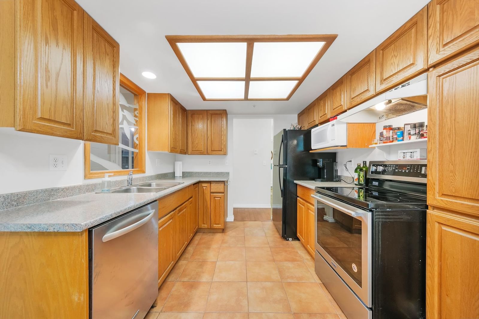 Listing Image 8