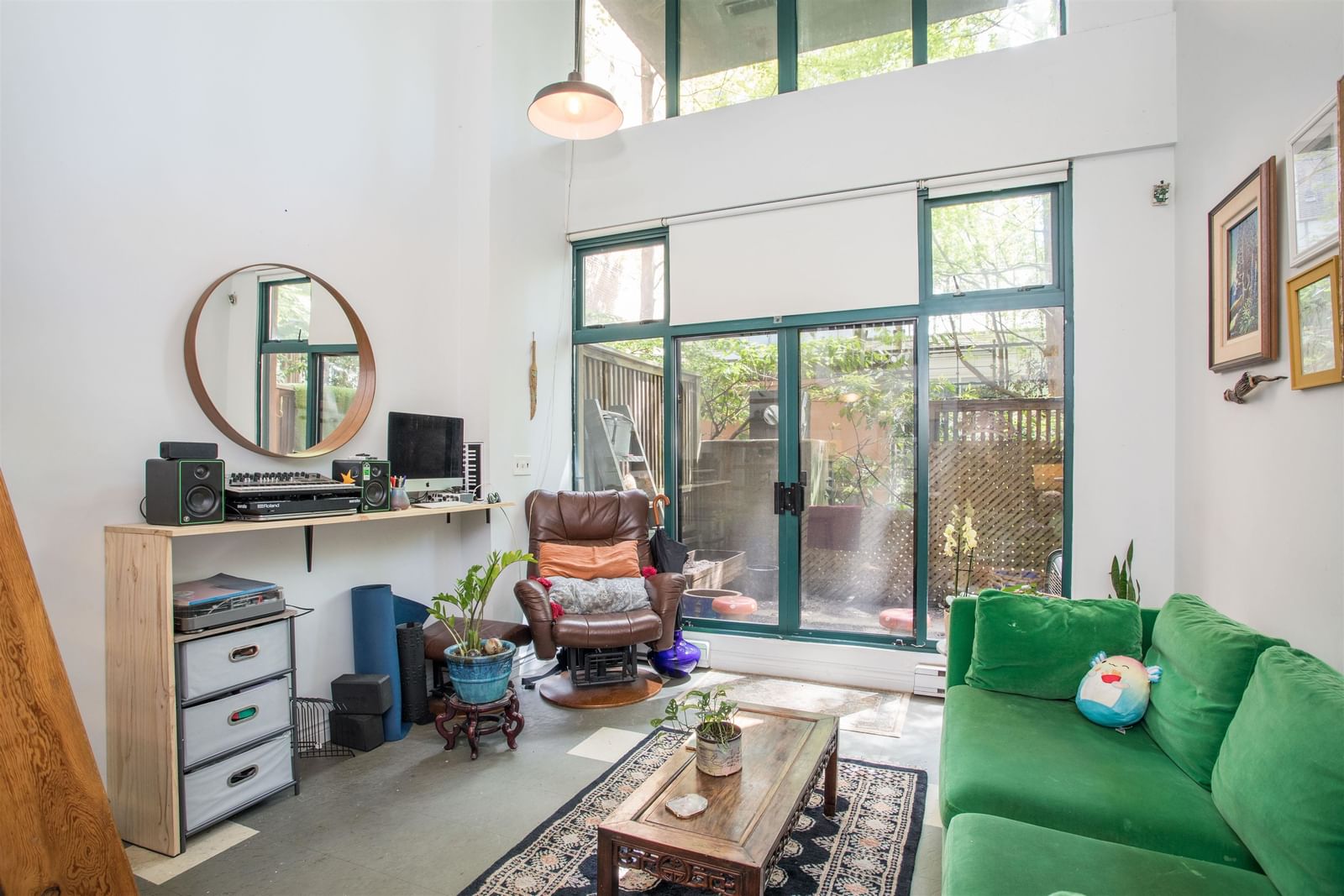 Listing Image 1