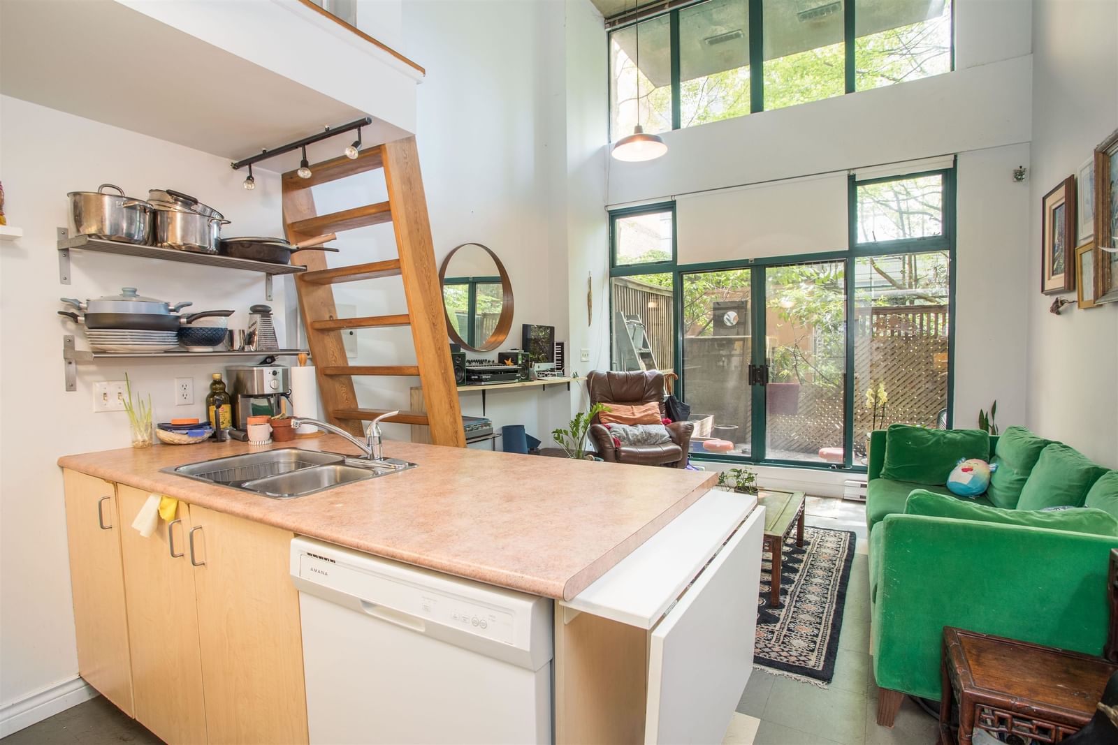Listing Image 10