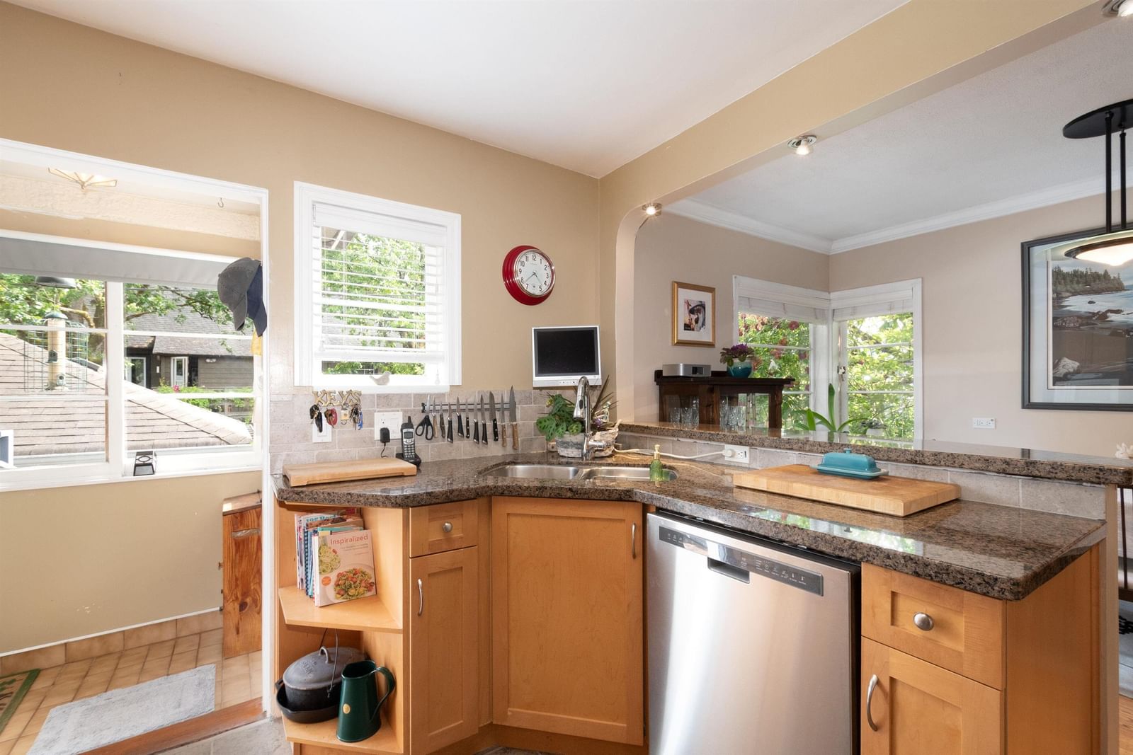 Listing Image 9