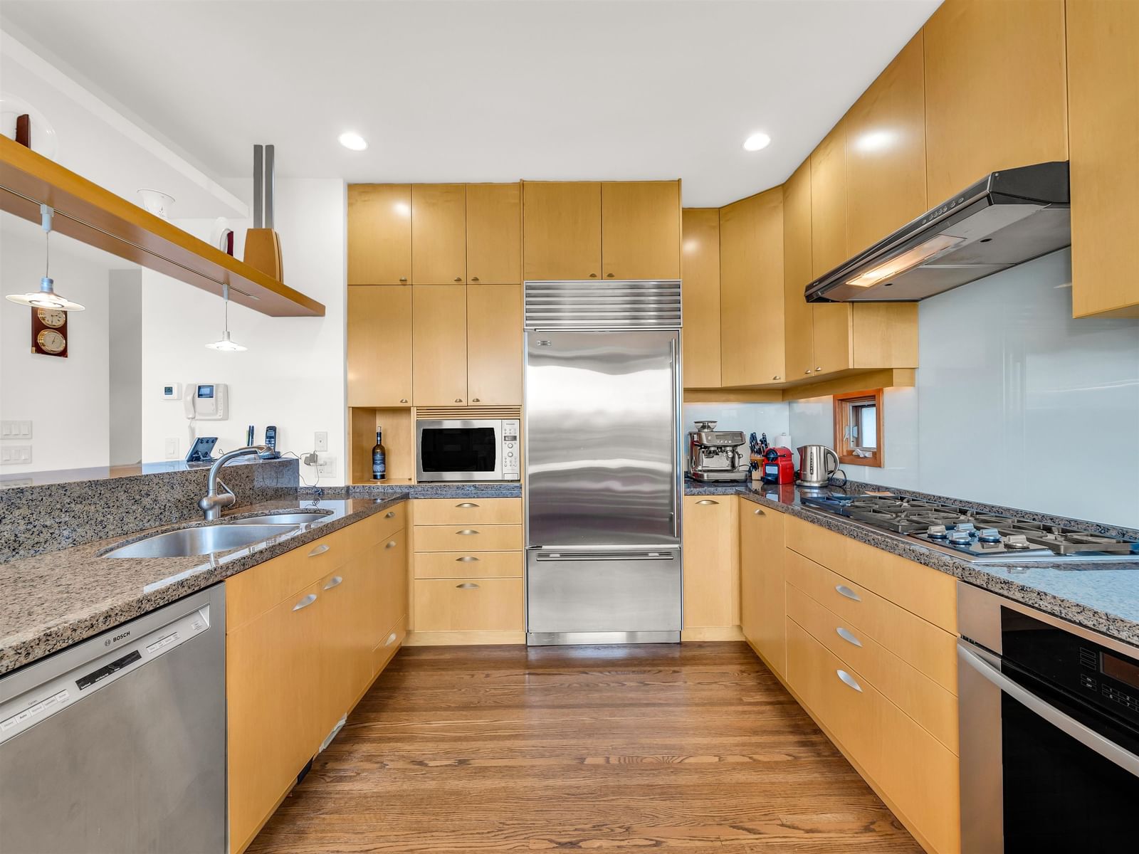 Listing Image 12