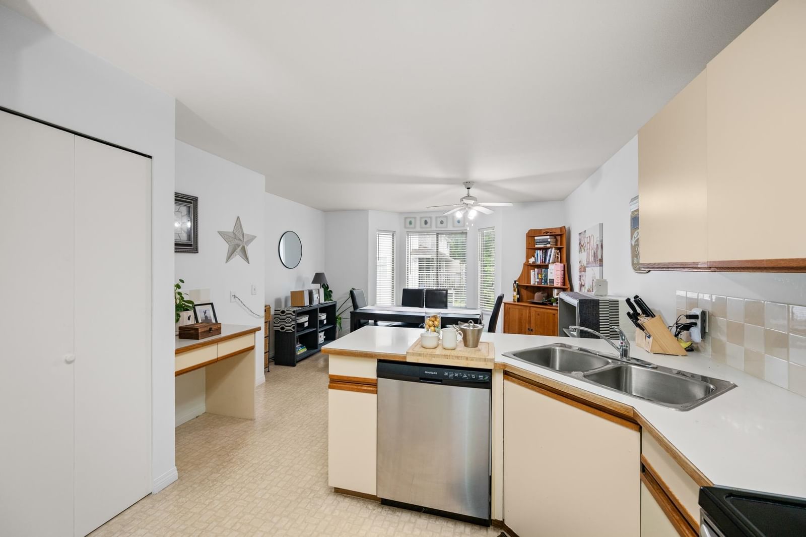 Listing Image 14