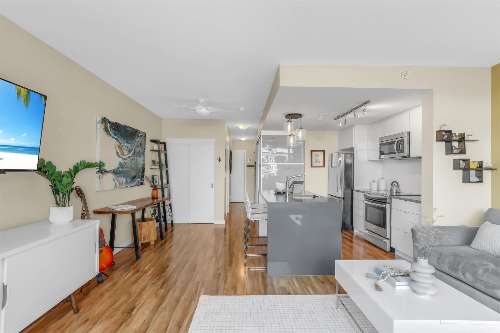 Listing Image 5