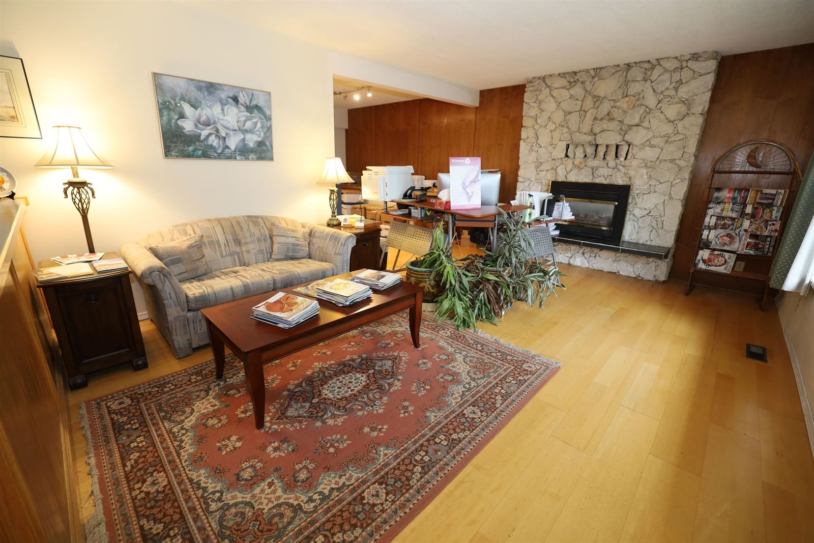 Listing Image 4