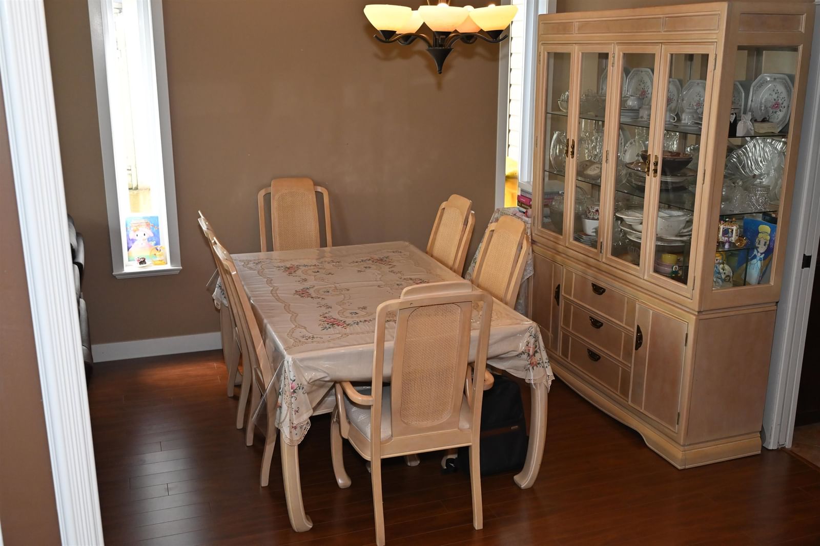 Listing Image 5