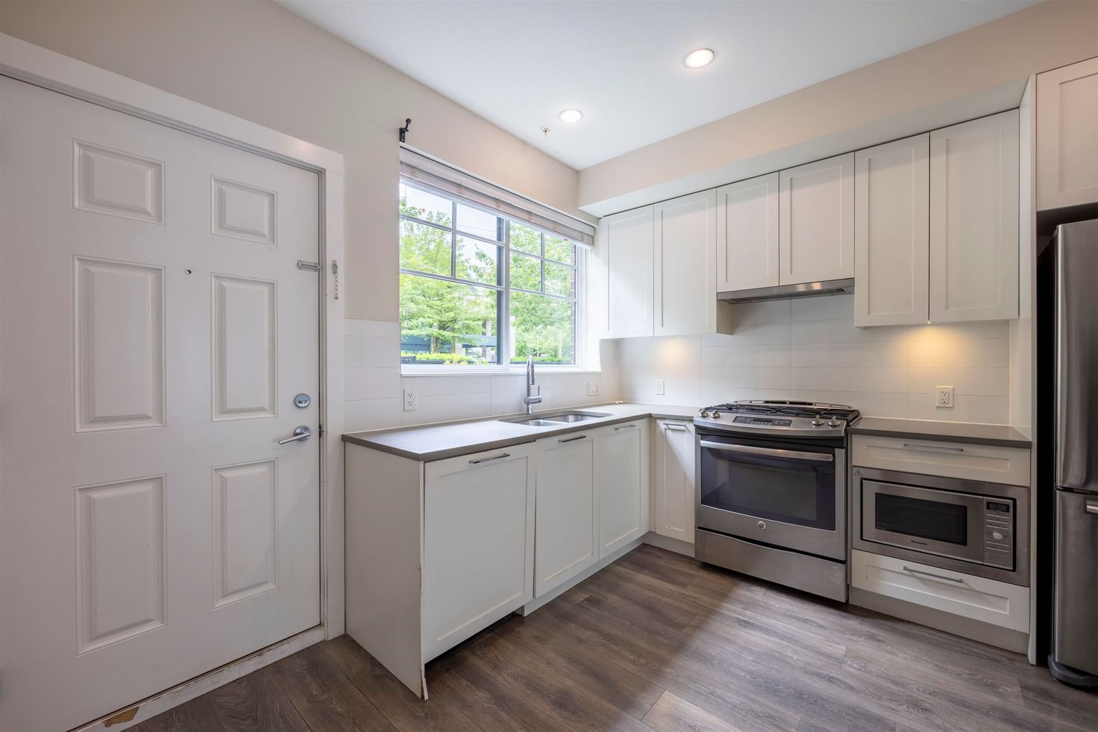 Listing Image 9
