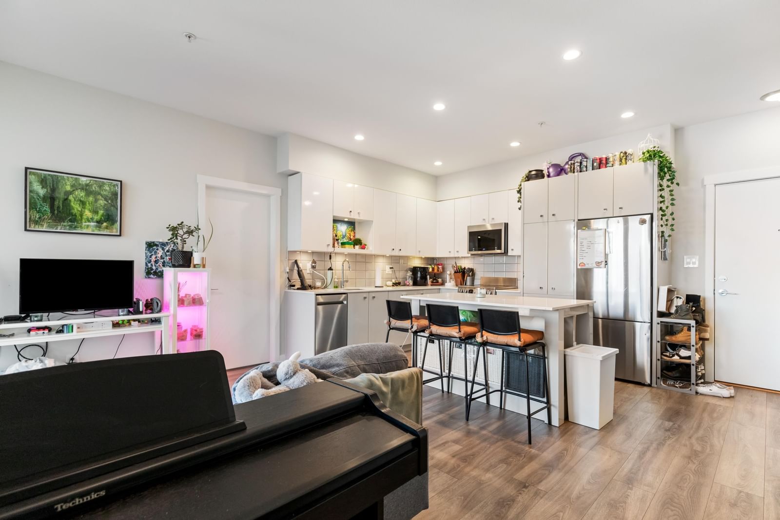 Listing Image 10