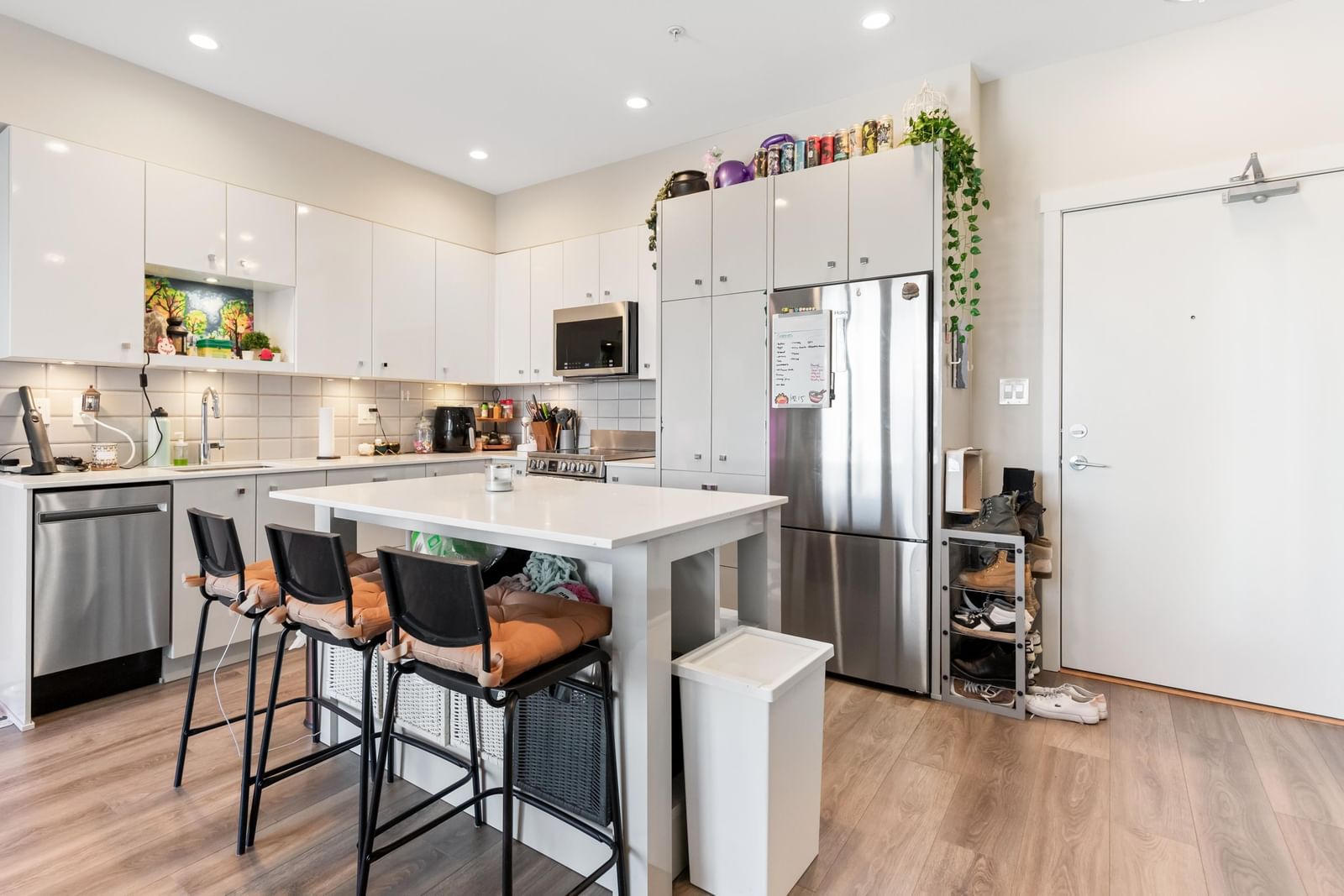 Listing Image 5
