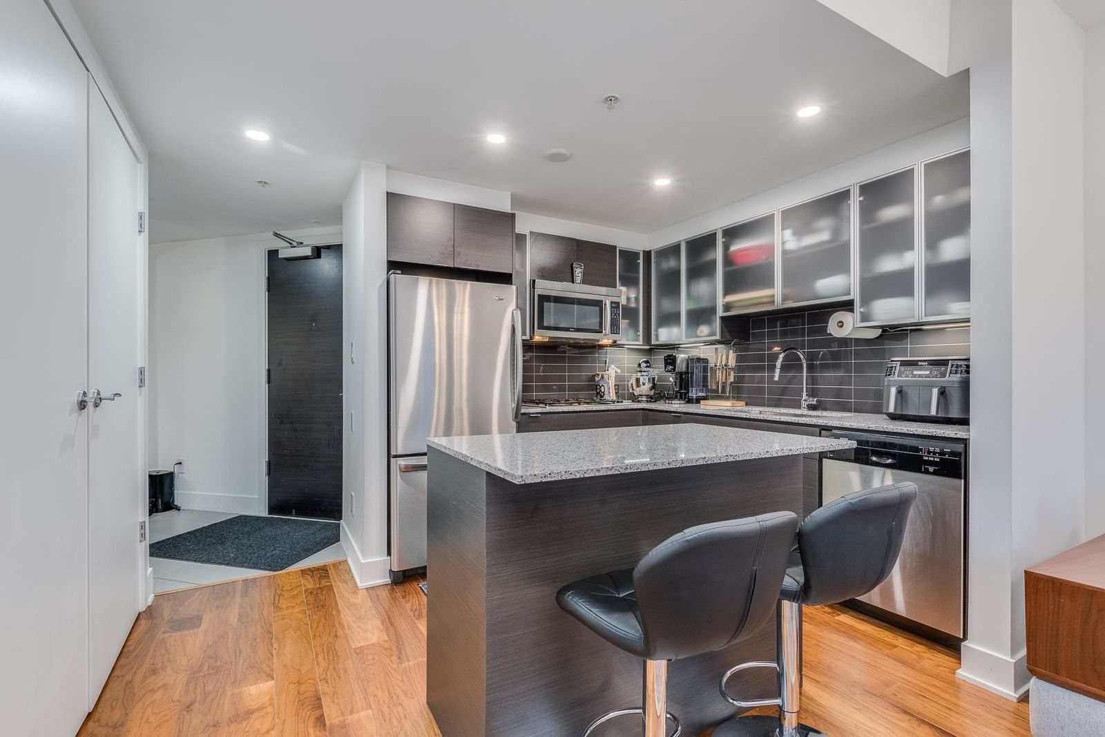 Listing Image 9
