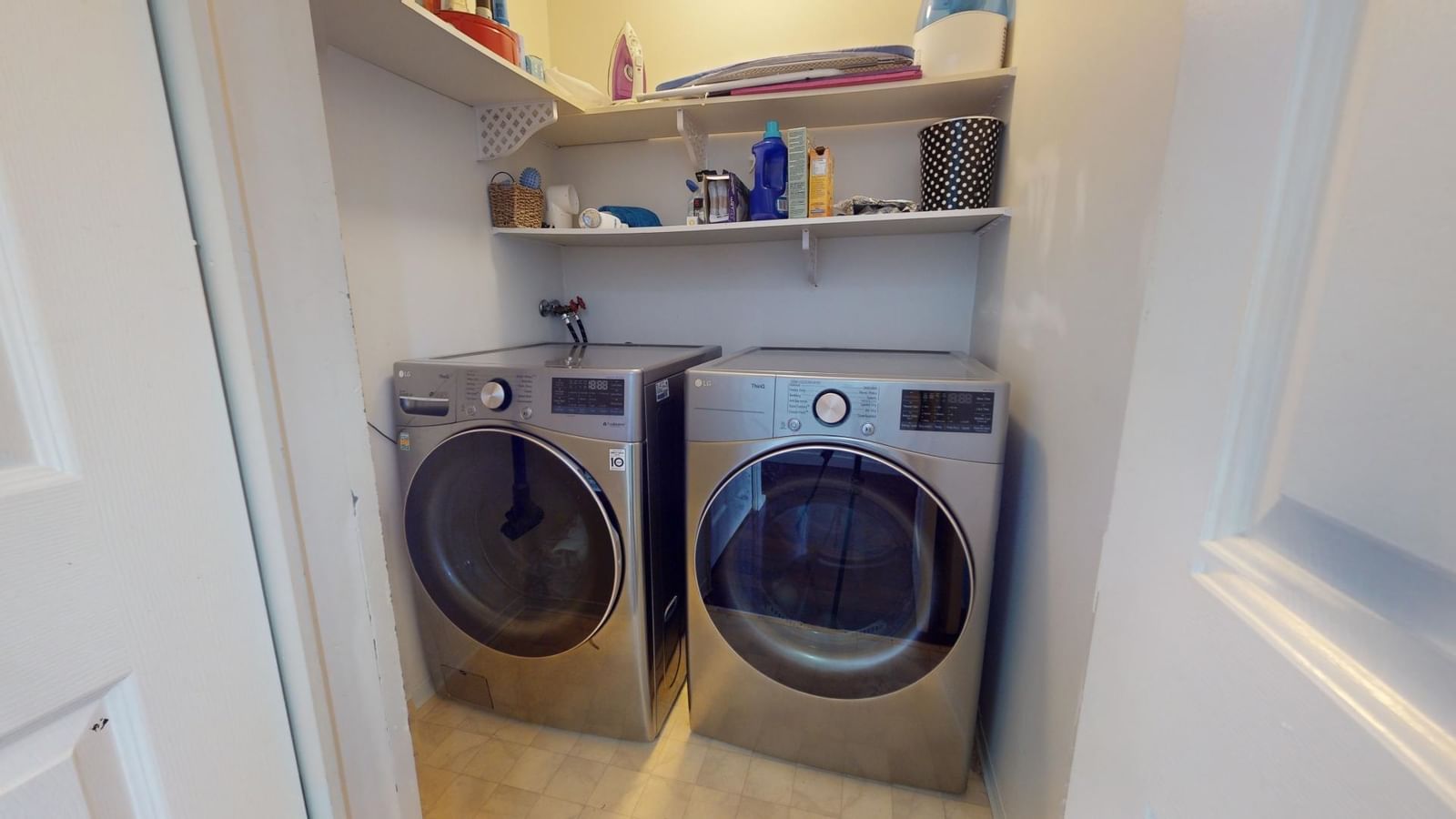 Listing Image 12