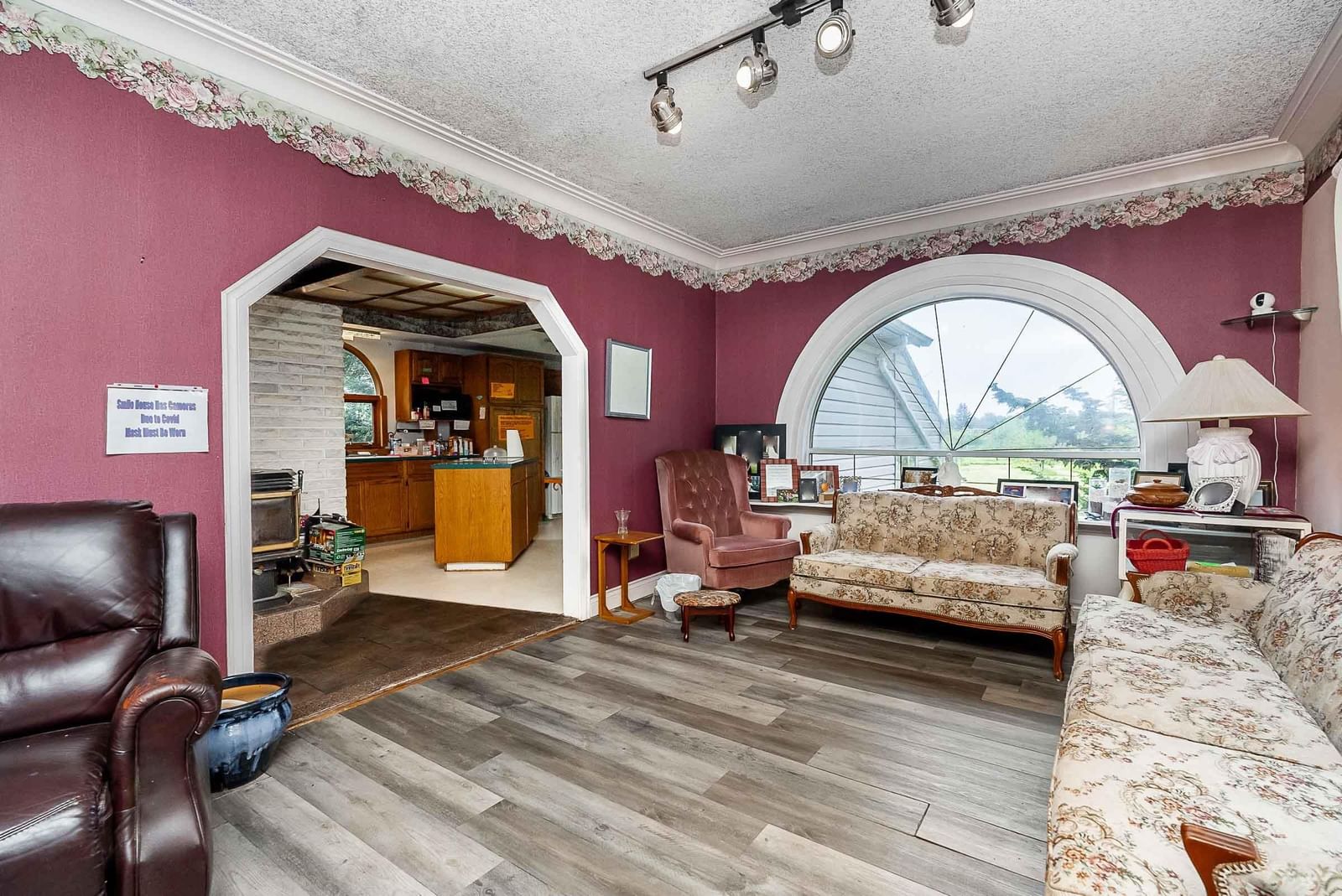 Listing Image 4