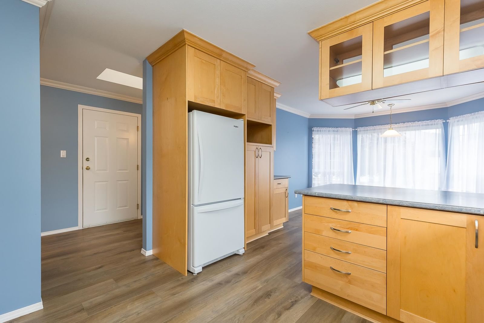Listing Image 9