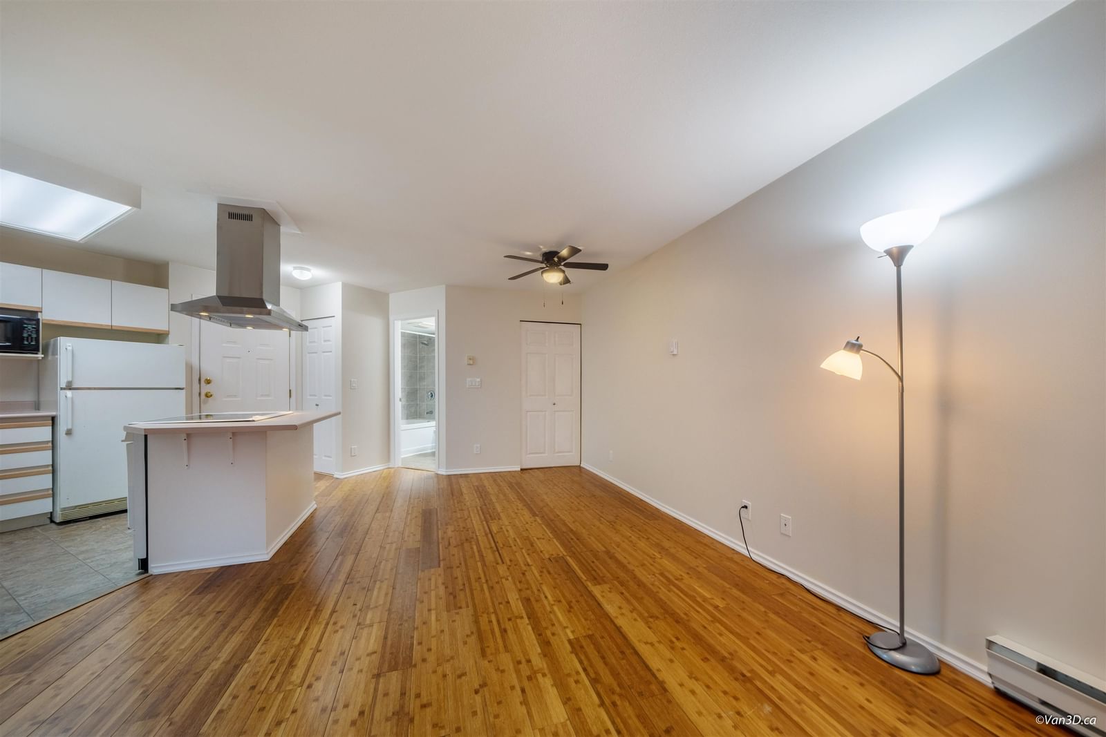 Listing Image 8