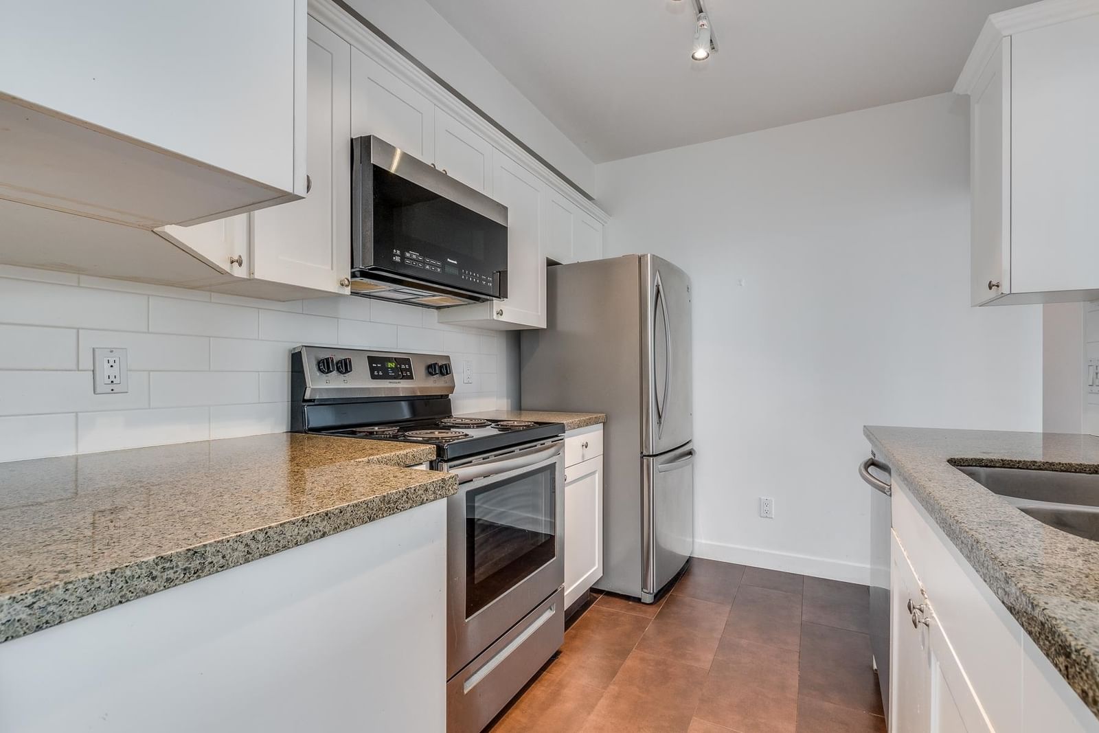 Listing Image 18