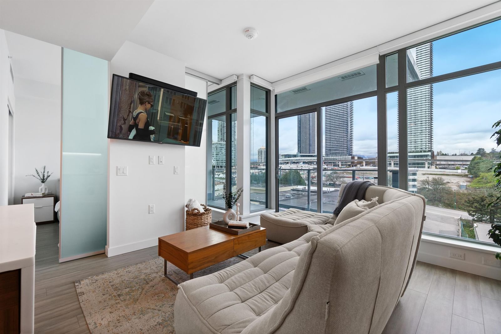Listing Image 4